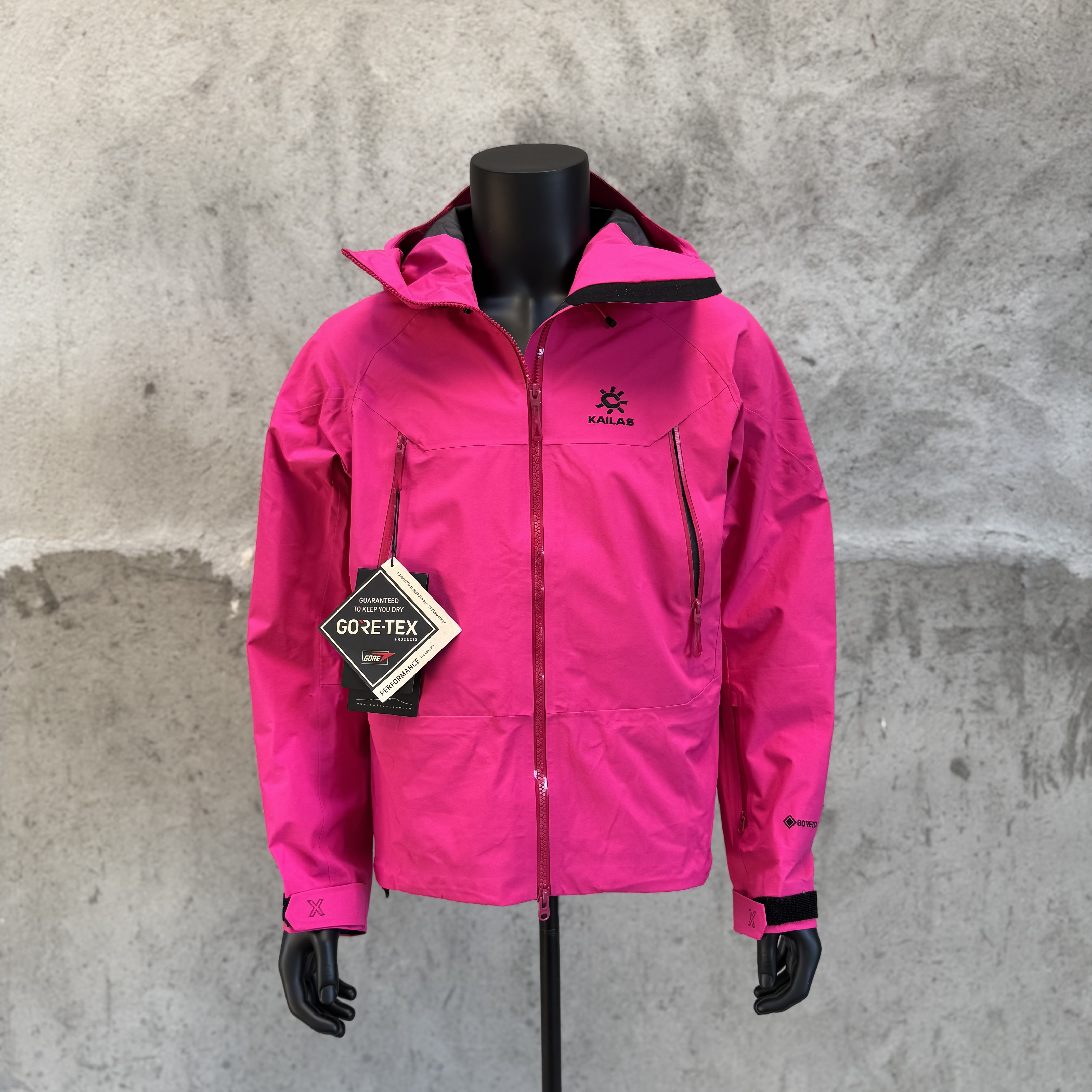 凯乐石KAILAS MONT X  全天候GTX 暴雨户外登山运动 防水防风硬壳冲锋衣 凤搂 男款 KG2331117 粉色