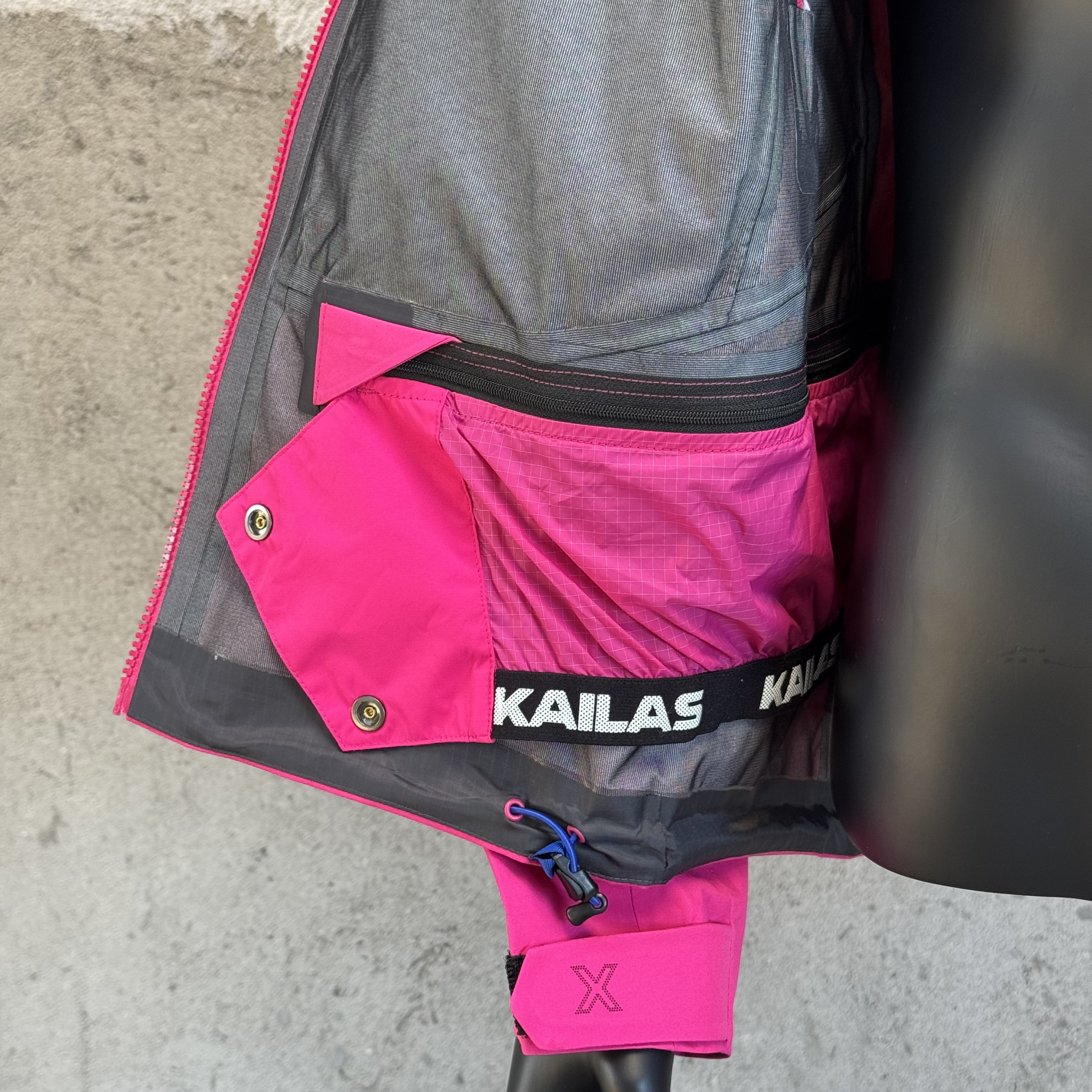 凯乐石KAILAS MONT X  全天候GTX 暴雨户外登山运动 防水防风硬壳冲锋衣 凤搂 男款 KG2331117 粉色