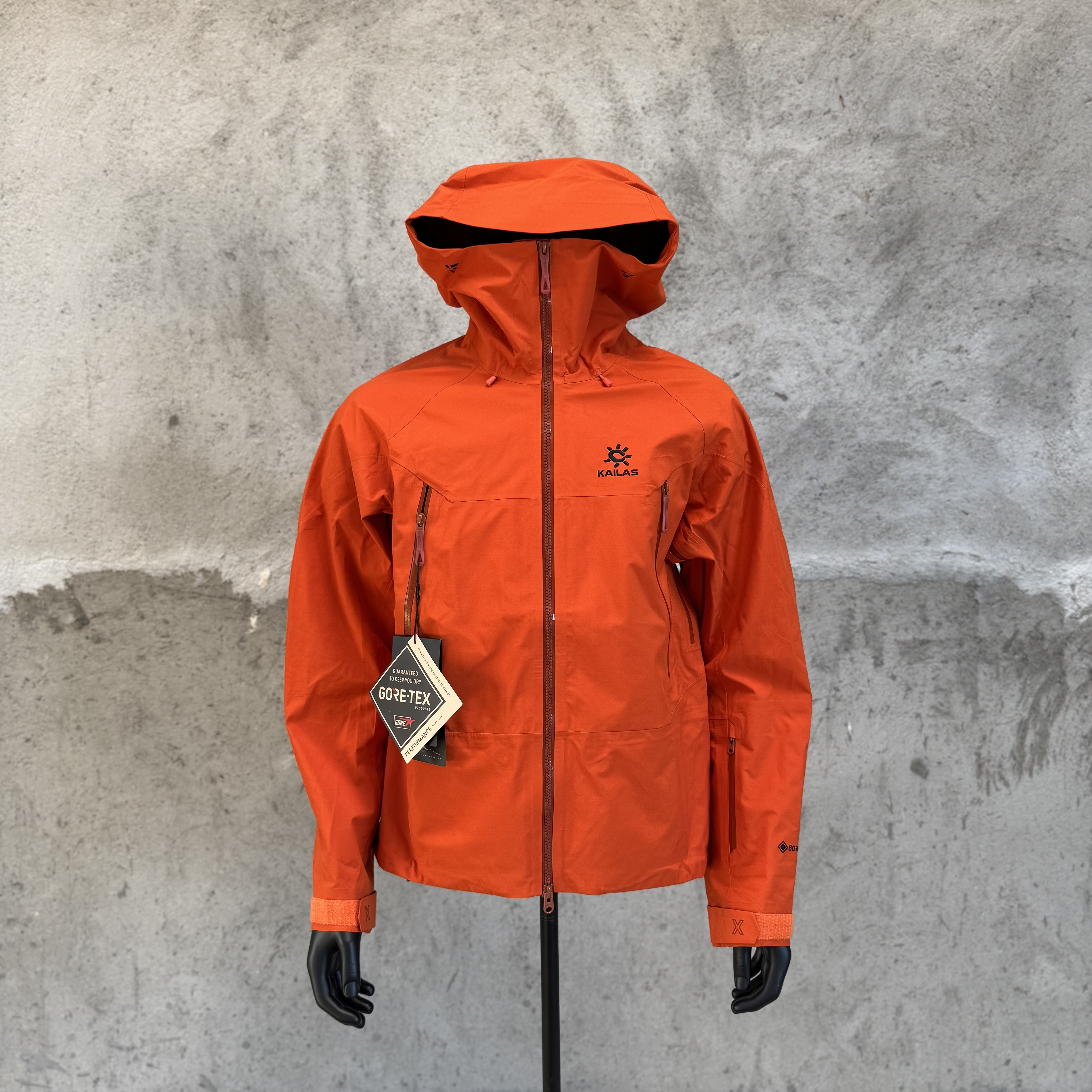 凯乐石KAILAS MONT X  全天候GTX 暴雨户外登山运动 防水防风硬壳冲锋衣 凤搂 男款 KG2331117 氧化橙