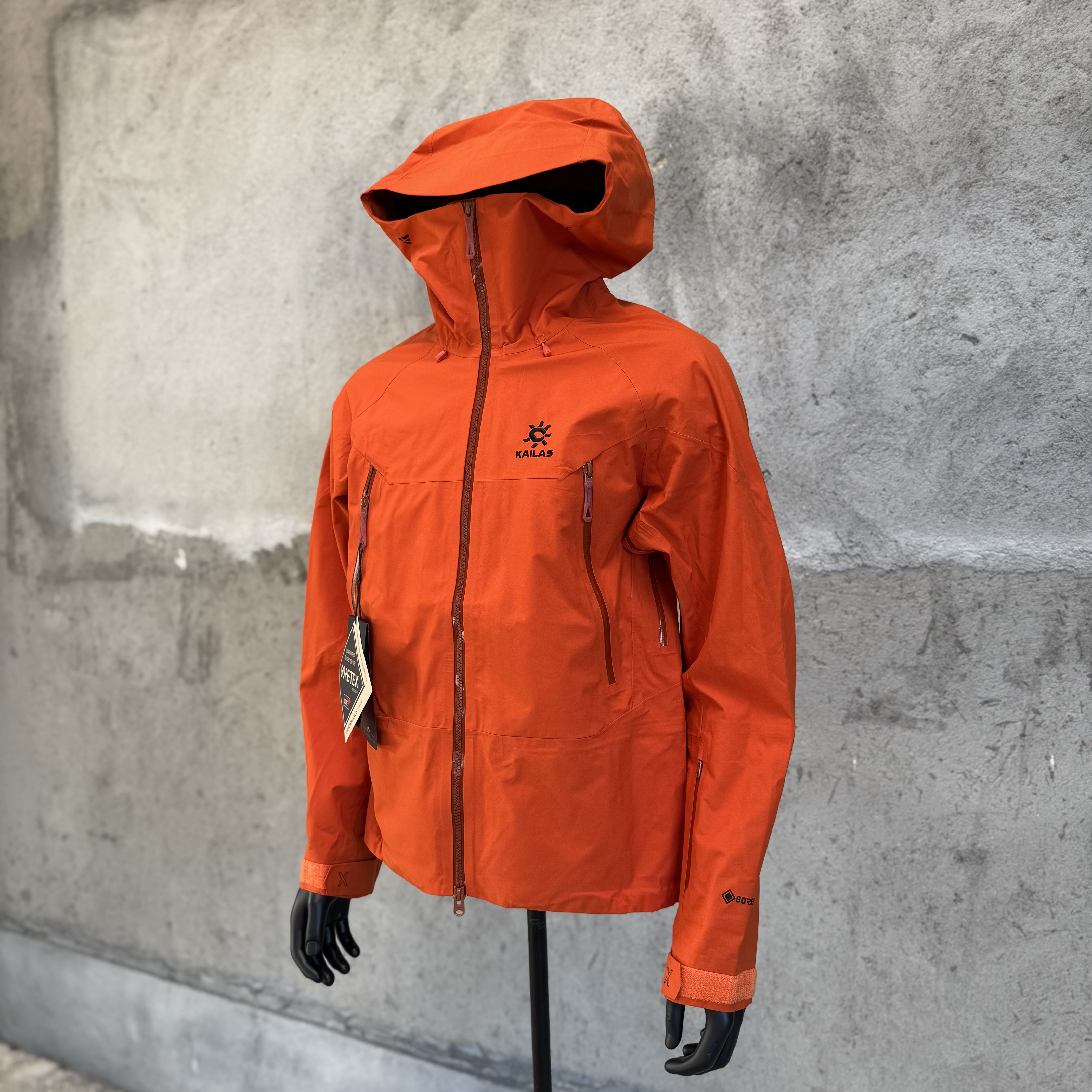 凯乐石KAILAS MONT X  全天候GTX 暴雨户外登山运动 防水防风硬壳冲锋衣 凤搂 男款 KG2331117 氧化橙