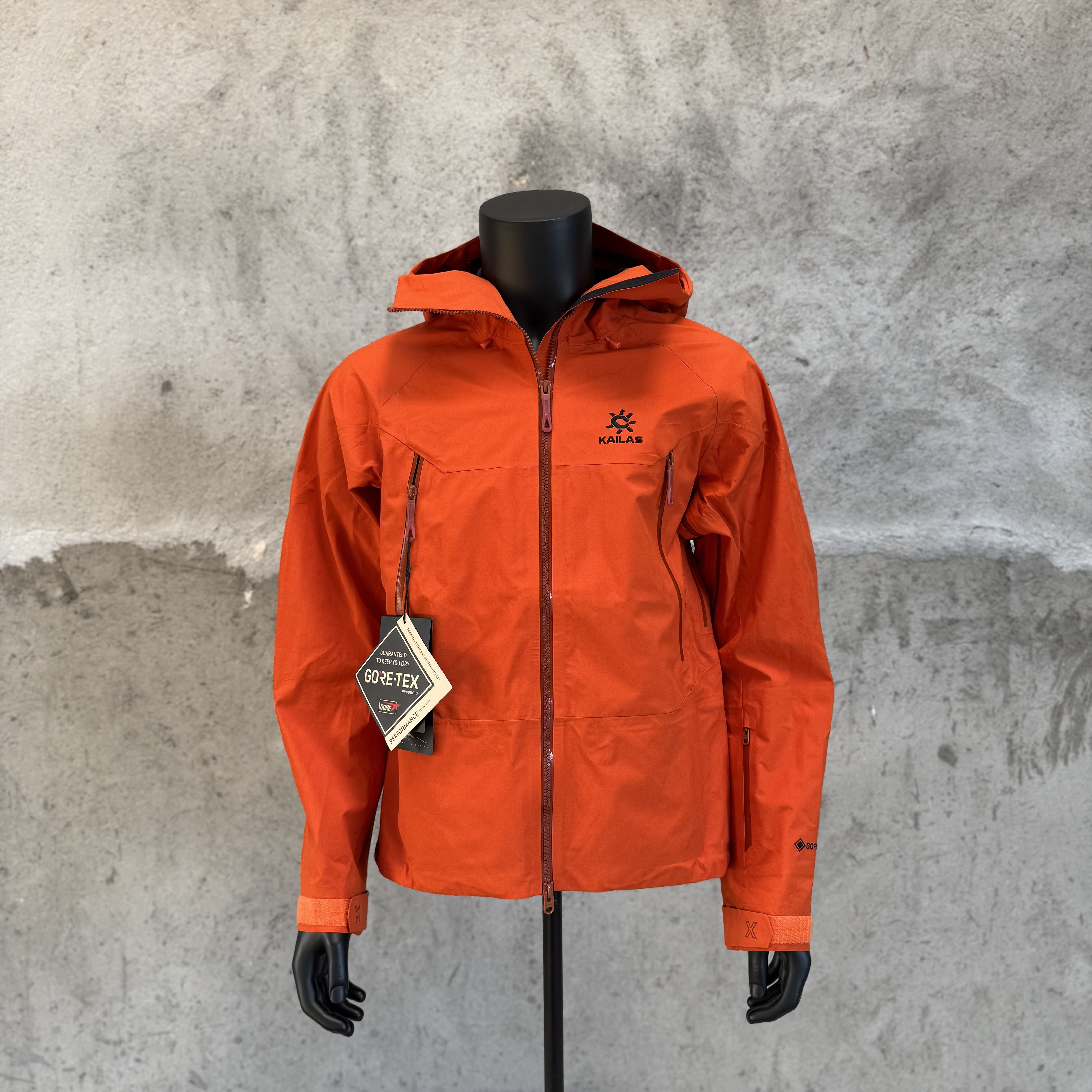 凯乐石KAILAS MONT X  全天候GTX 暴雨户外登山运动 防水防风硬壳冲锋衣 凤搂 男款 KG2331117 氧化橙