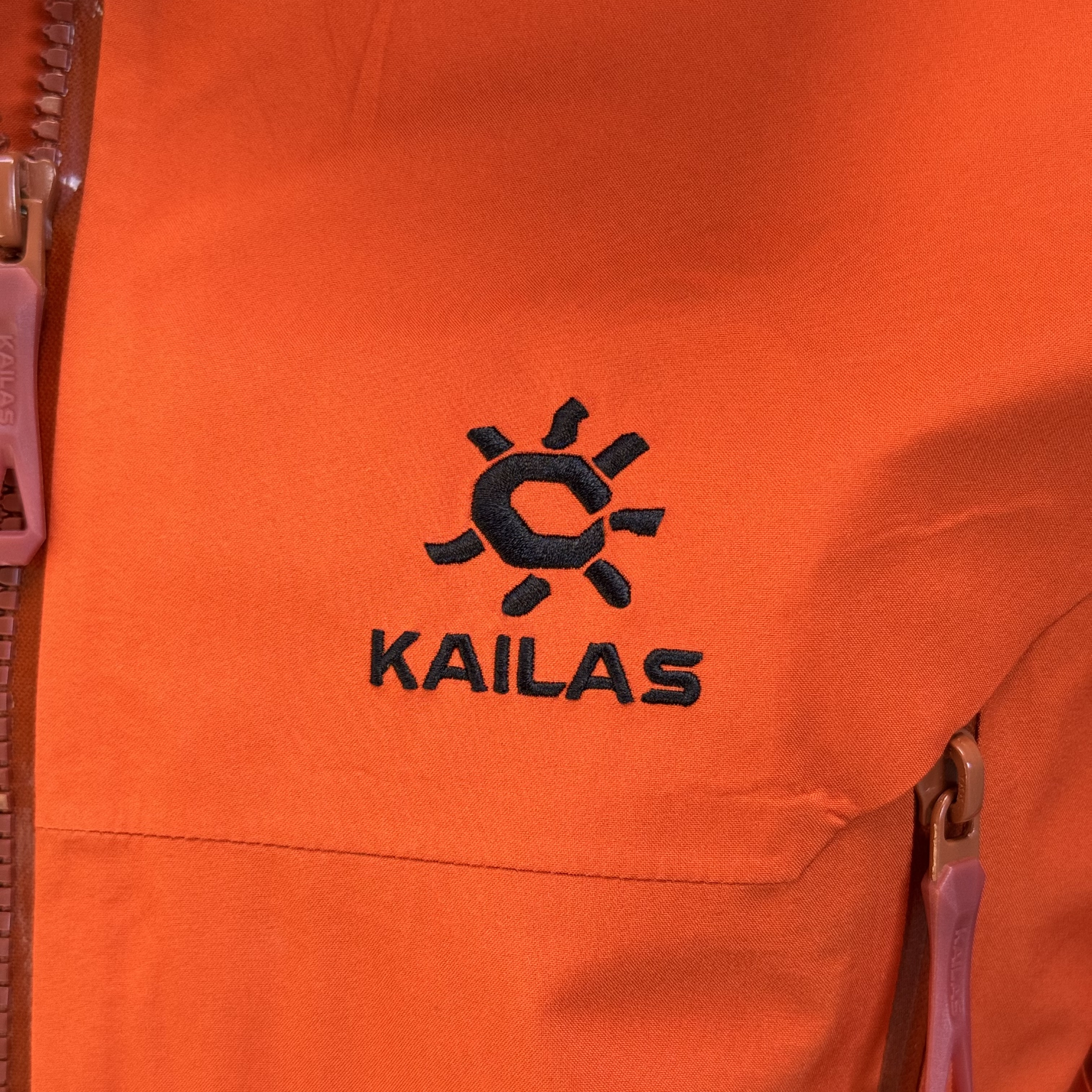 凯乐石KAILAS MONT X  全天候GTX 暴雨户外登山运动 防水防风硬壳冲锋衣 凤搂 男款 KG2331117 氧化橙