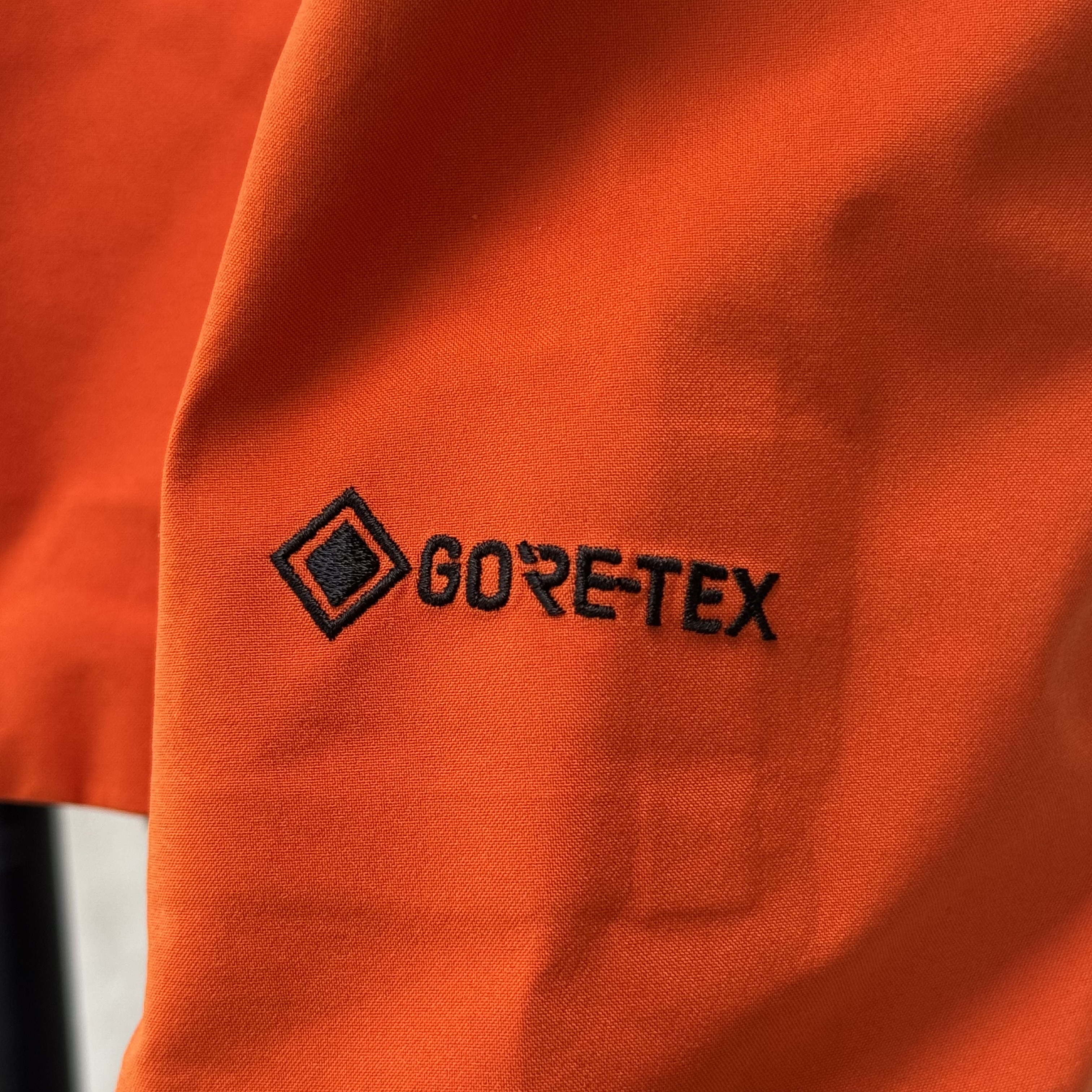 凯乐石KAILAS MONT X  全天候GTX 暴雨户外登山运动 防水防风硬壳冲锋衣 凤搂 男款 KG2331117 氧化橙