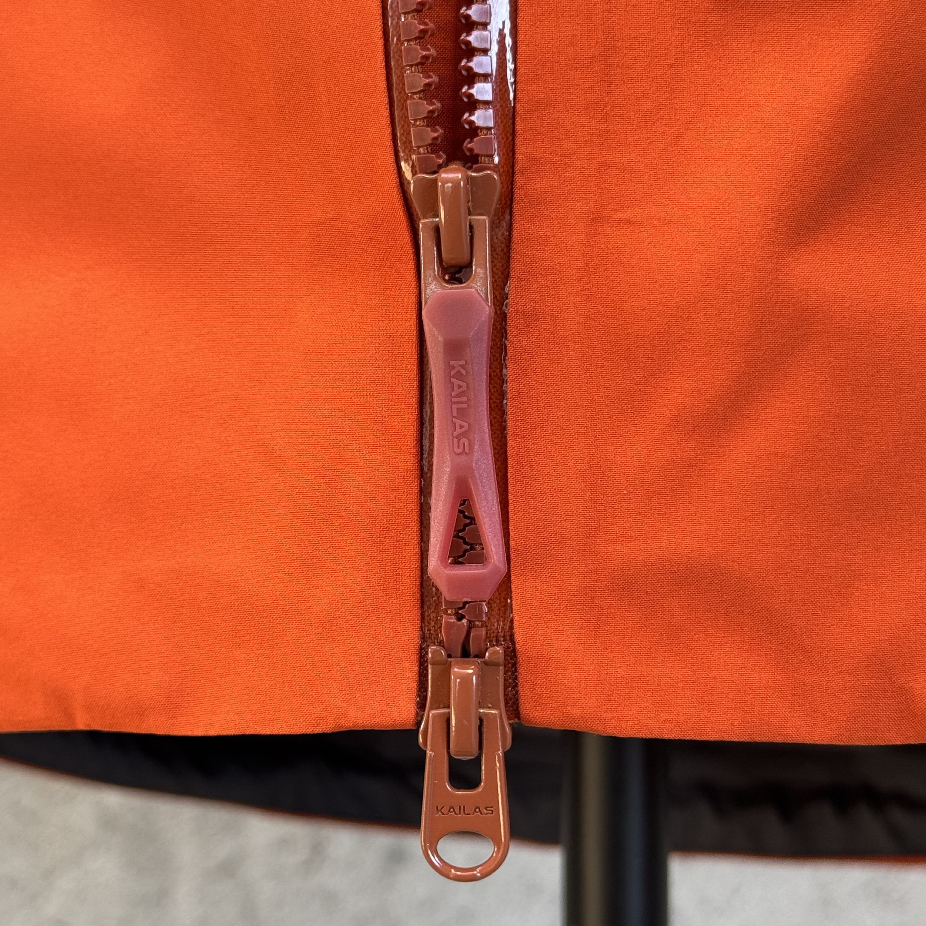 凯乐石KAILAS MONT X  全天候GTX 暴雨户外登山运动 防水防风硬壳冲锋衣 凤搂 男款 KG2331117 氧化橙