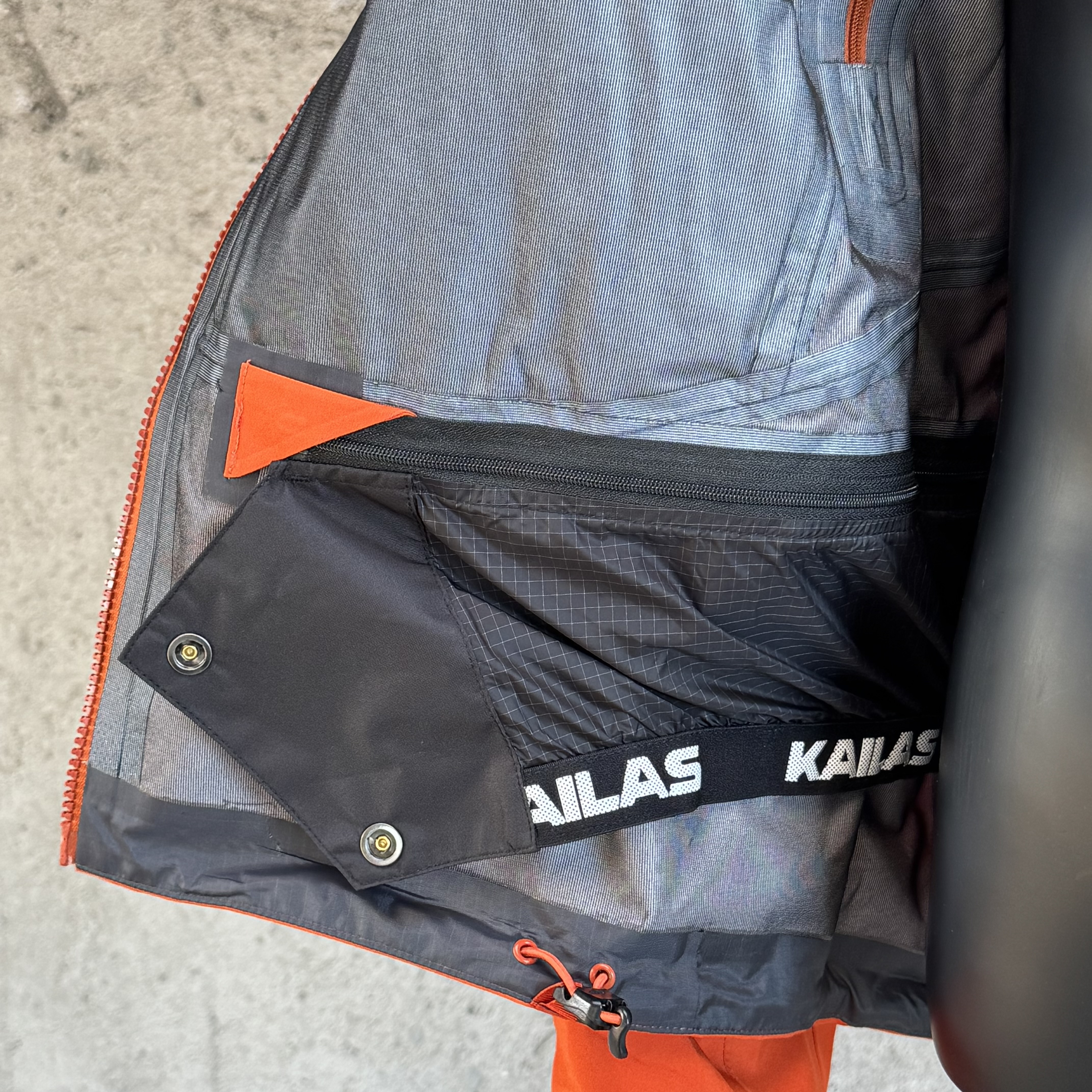 凯乐石KAILAS MONT X  全天候GTX 暴雨户外登山运动 防水防风硬壳冲锋衣 凤搂 男款 KG2331117 氧化橙