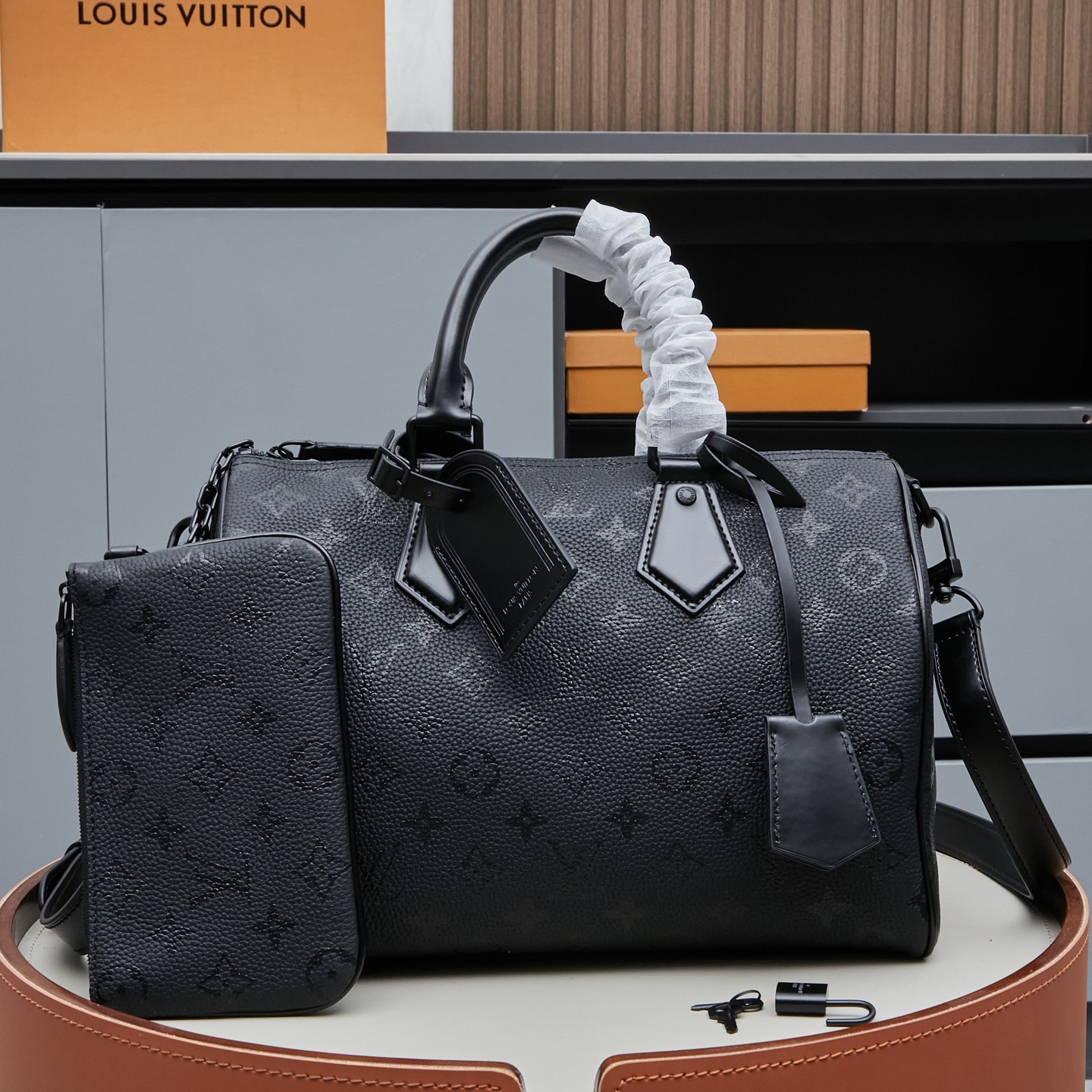LOUIS VUITTON 路易威登 LV Speedy P9 30 可拆卸肩带 LV牛皮革 斜挎包 单肩包 双肩包 水桶 手提包 超黑色 M13904