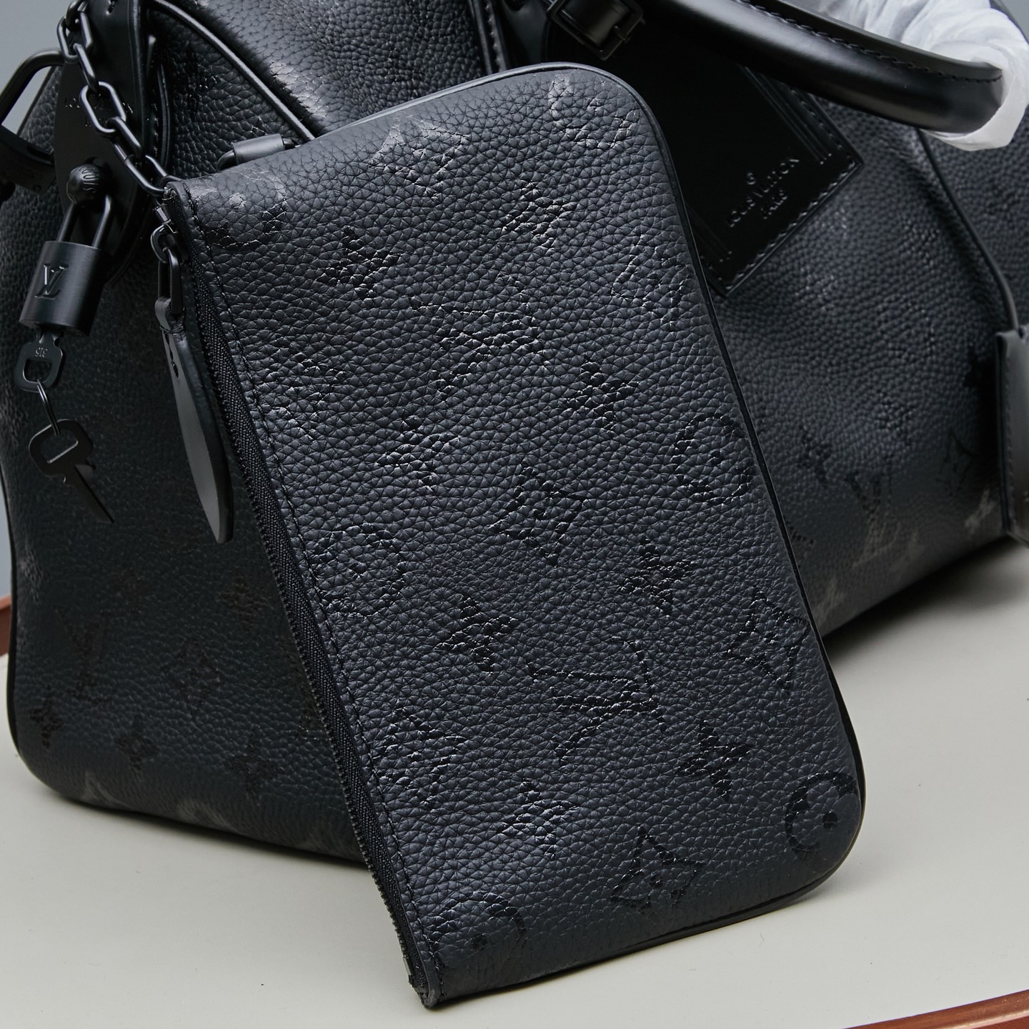 LOUIS VUITTON 路易威登 LV Speedy P9 30 可拆卸肩带 LV牛皮革 斜挎包 单肩包 双肩包 水桶 手提包 超黑色 M13904