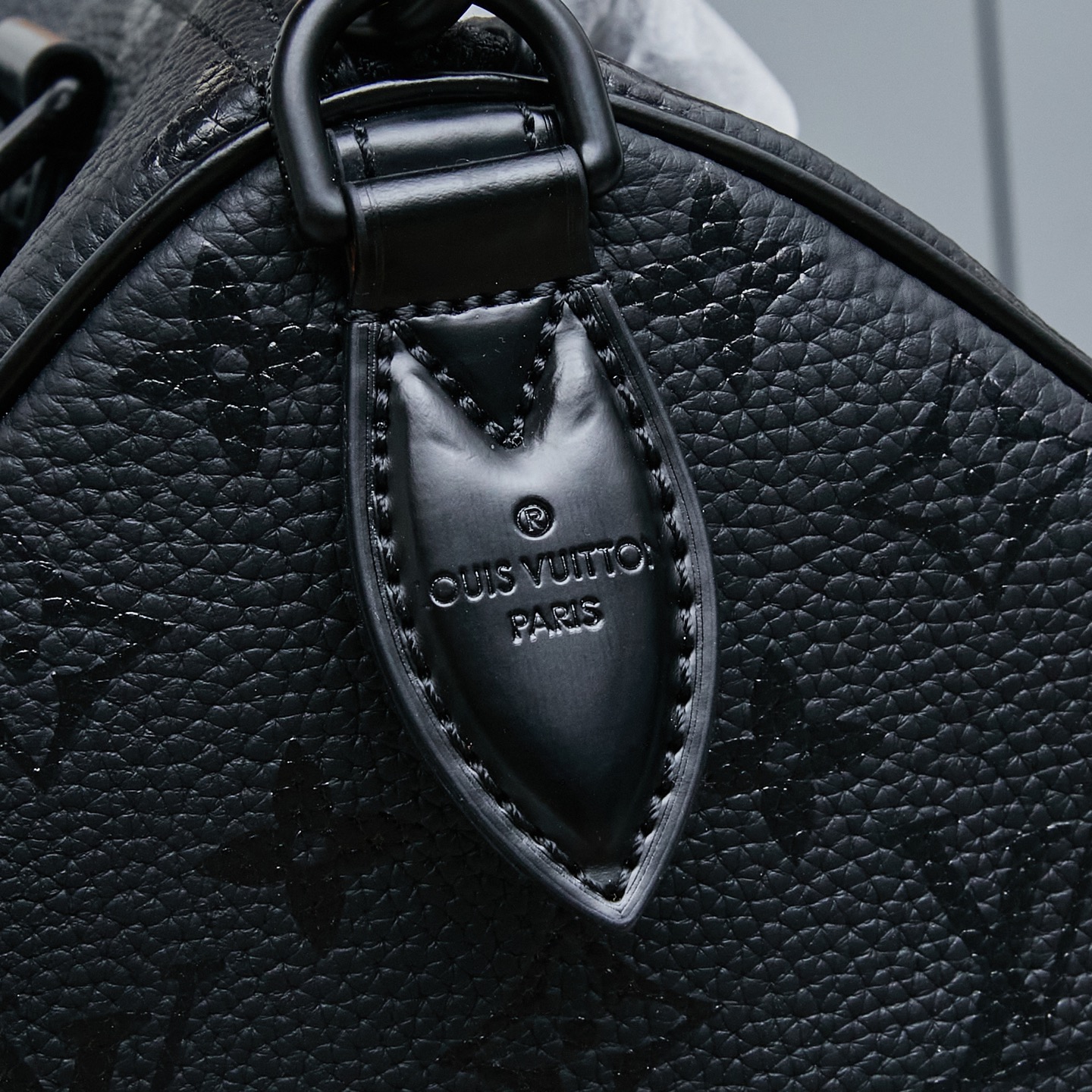 LOUIS VUITTON 路易威登 LV Speedy P9 30 可拆卸肩带 LV牛皮革 斜挎包 单肩包 双肩包 水桶 手提包 超黑色 M13904