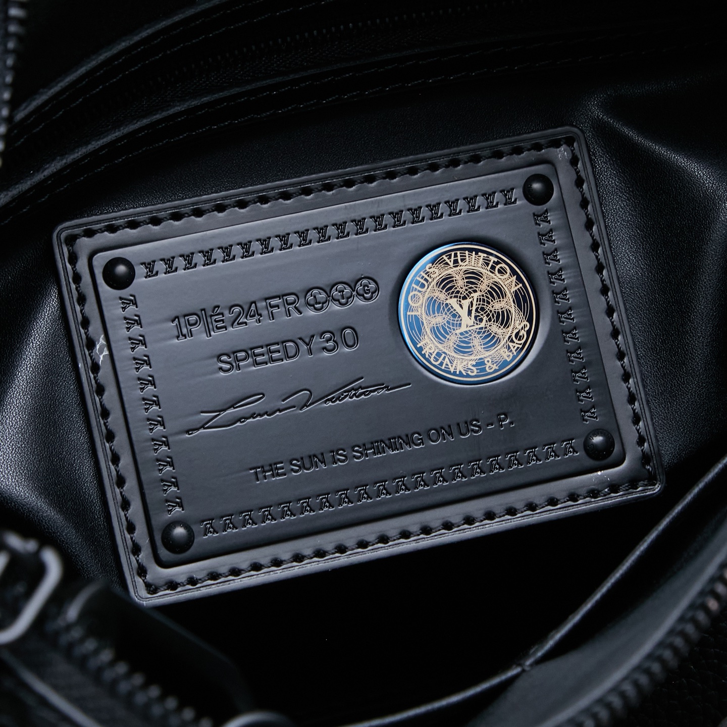 LOUIS VUITTON 路易威登 LV Speedy P9 30 可拆卸肩带 LV牛皮革 斜挎包 单肩包 双肩包 水桶 手提包 超黑色 M13904