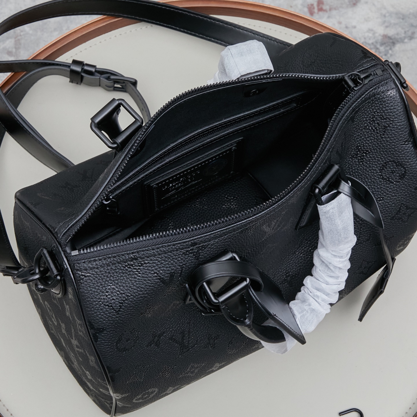 LOUIS VUITTON 路易威登 LV Speedy P9 30 可拆卸肩带 LV牛皮革 斜挎包 单肩包 双肩包 水桶 手提包 超黑色 M13904