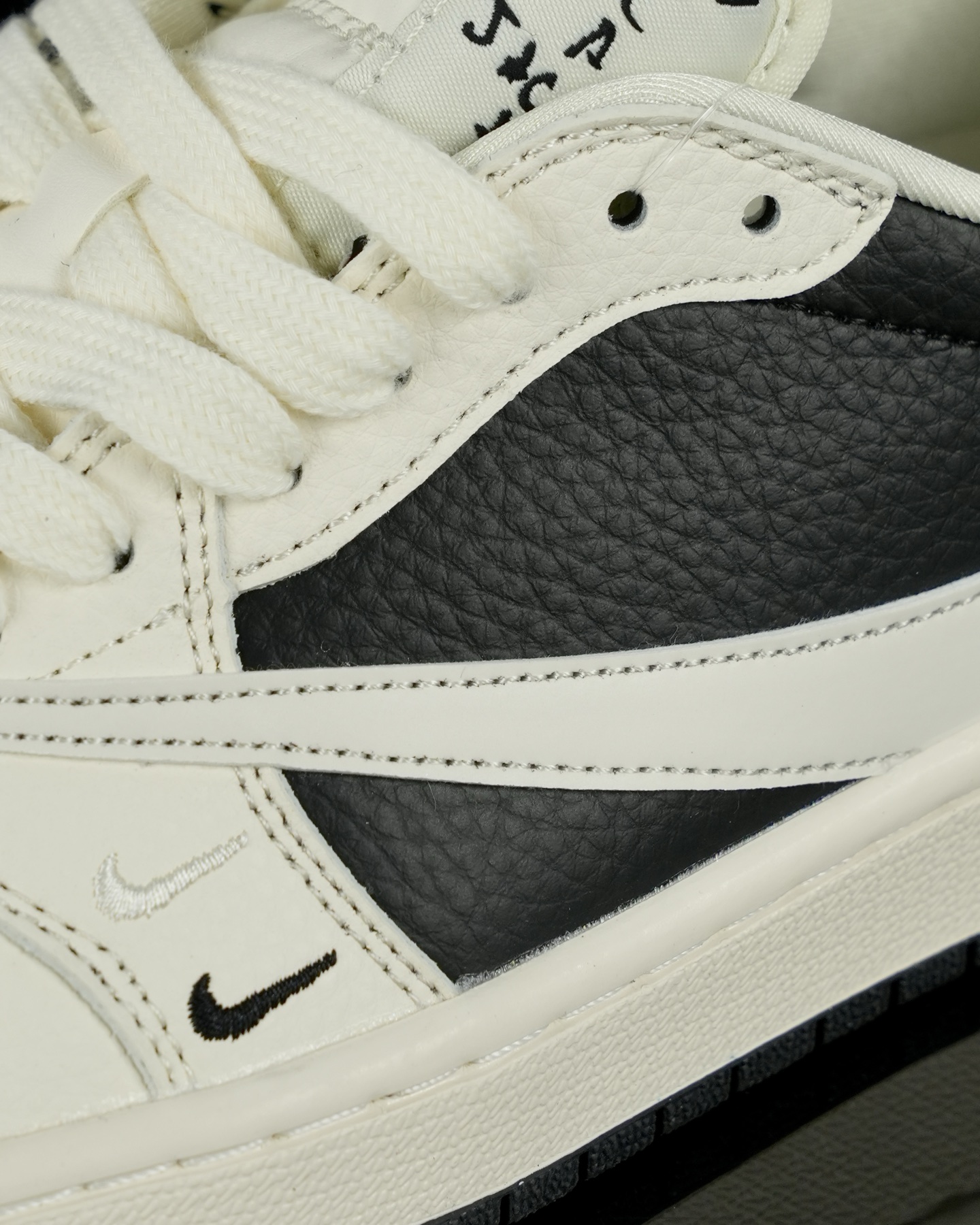 定制 Travis Scott x Air Jordan 1 Low  BURBRRY AJ1 低筒  低筒 倒钩 板鞋 篮球鞋 女鞋 男鞋 波鞋 黑白