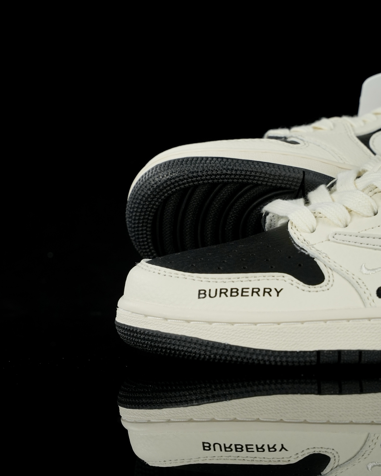 定制 Travis Scott x Air Jordan 1 Low  BURBRRY AJ1 低筒  低筒 倒钩 板鞋 篮球鞋 女鞋 男鞋 波鞋 黑白