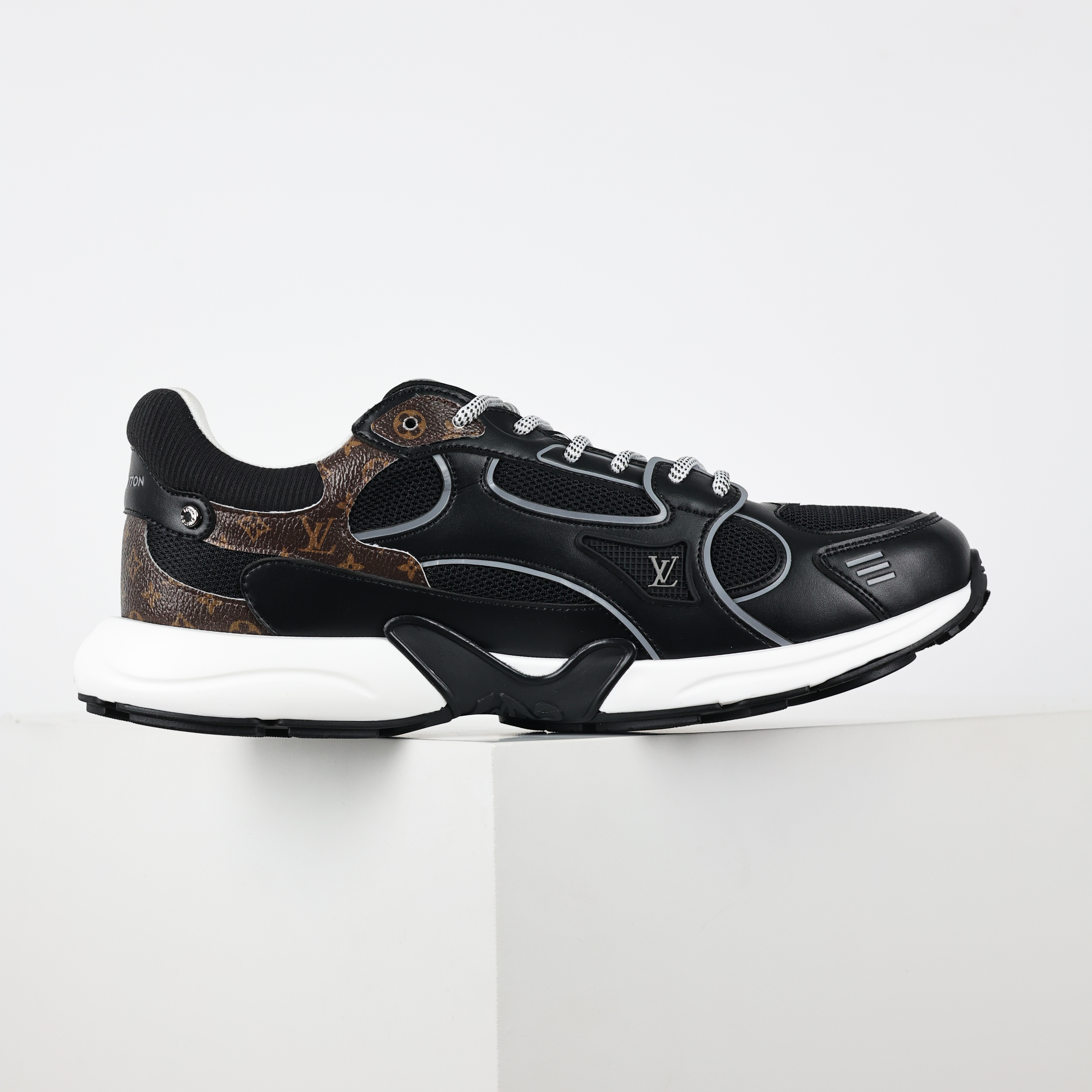 LOUIS VUITTON Olympia LV 路易威登 低筒 圆头 休闲鞋 板鞋 运动鞋 男鞋 女鞋 波鞋C0  黑色 1AHOFD