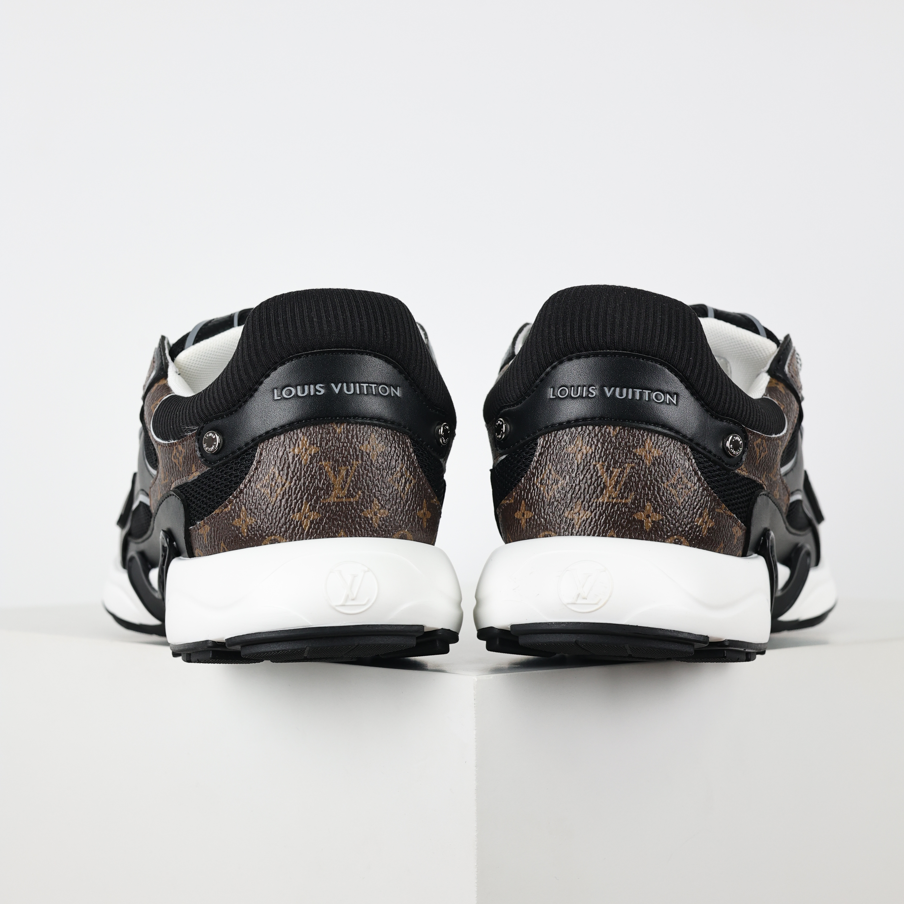 LOUIS VUITTON Olympia LV 路易威登 低筒 圆头 休闲鞋 板鞋 运动鞋 男鞋 女鞋 波鞋C0  黑色 1AHOFD