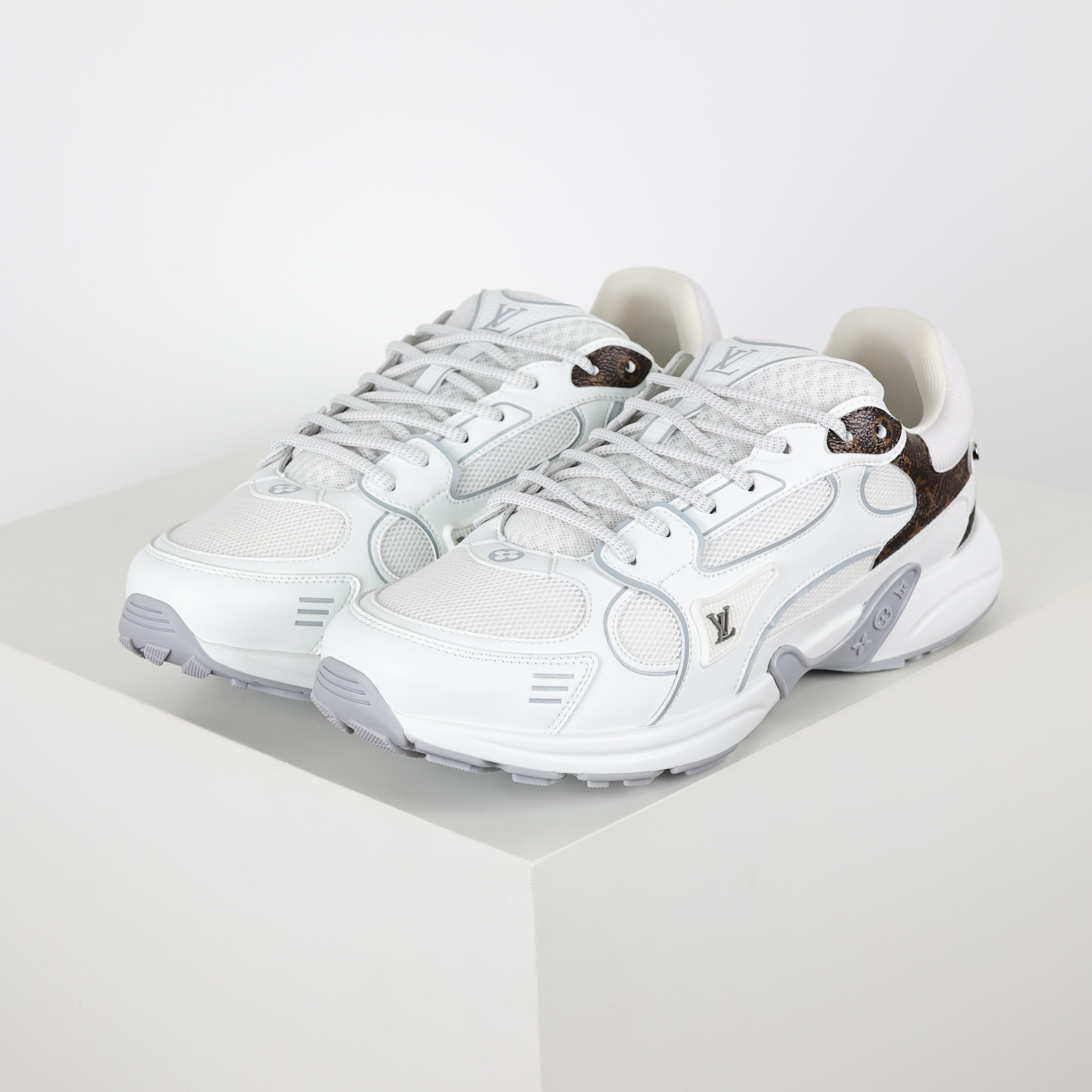 LOUIS VUITTON Olympia LV 路易威登 低筒 圆头 休闲鞋 板鞋 运动鞋 男鞋 女鞋 波鞋C0  白色 1AHOEX