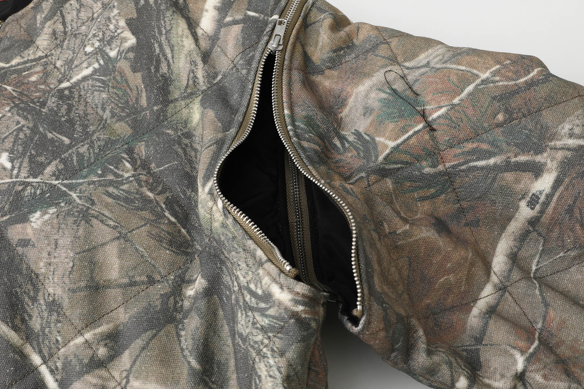 Supreme FW25 WEEK1 Zip-Off Sleeve Quilted Bomber Jacket 马甲二合一 棉服 纯色 男女同款B0   