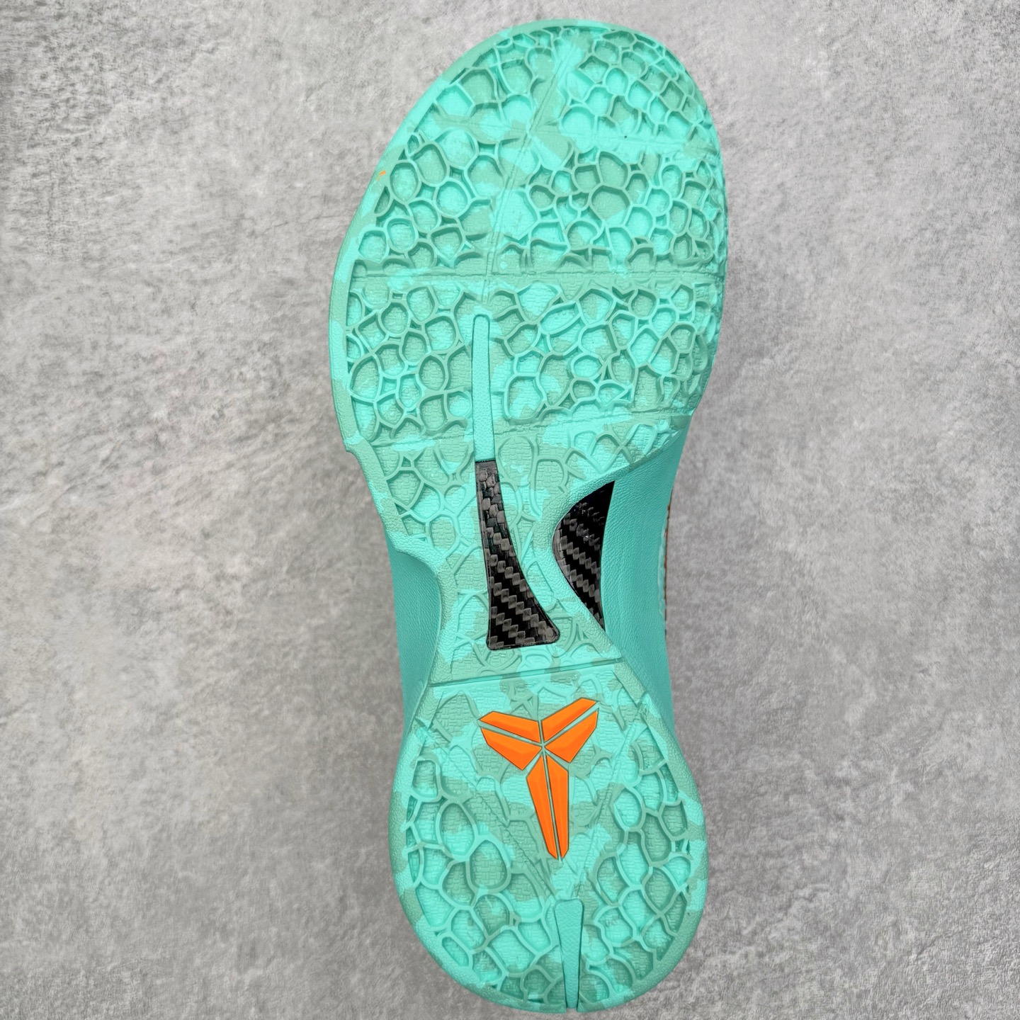 GX Kobe6  前掌Zoom Turbo 气垫 后掌EVA缓震 低筒 球鞋 籃球鞋 實戰鞋 真碳板 男鞋 波鞋 自由女神 IO5774-300