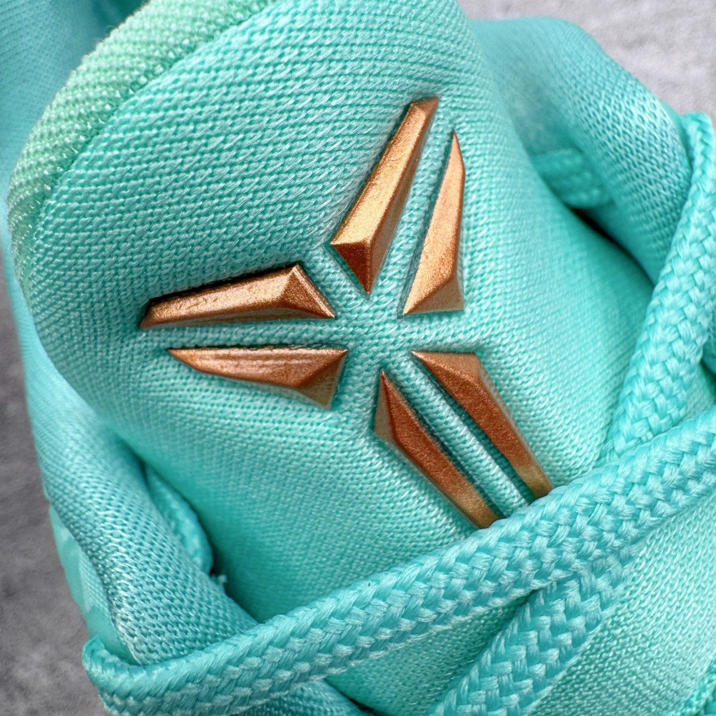 GX Kobe6  前掌Zoom Turbo 气垫 后掌EVA缓震 低筒 球鞋 籃球鞋 實戰鞋 真碳板 男鞋 波鞋 自由女神 IO5774-300