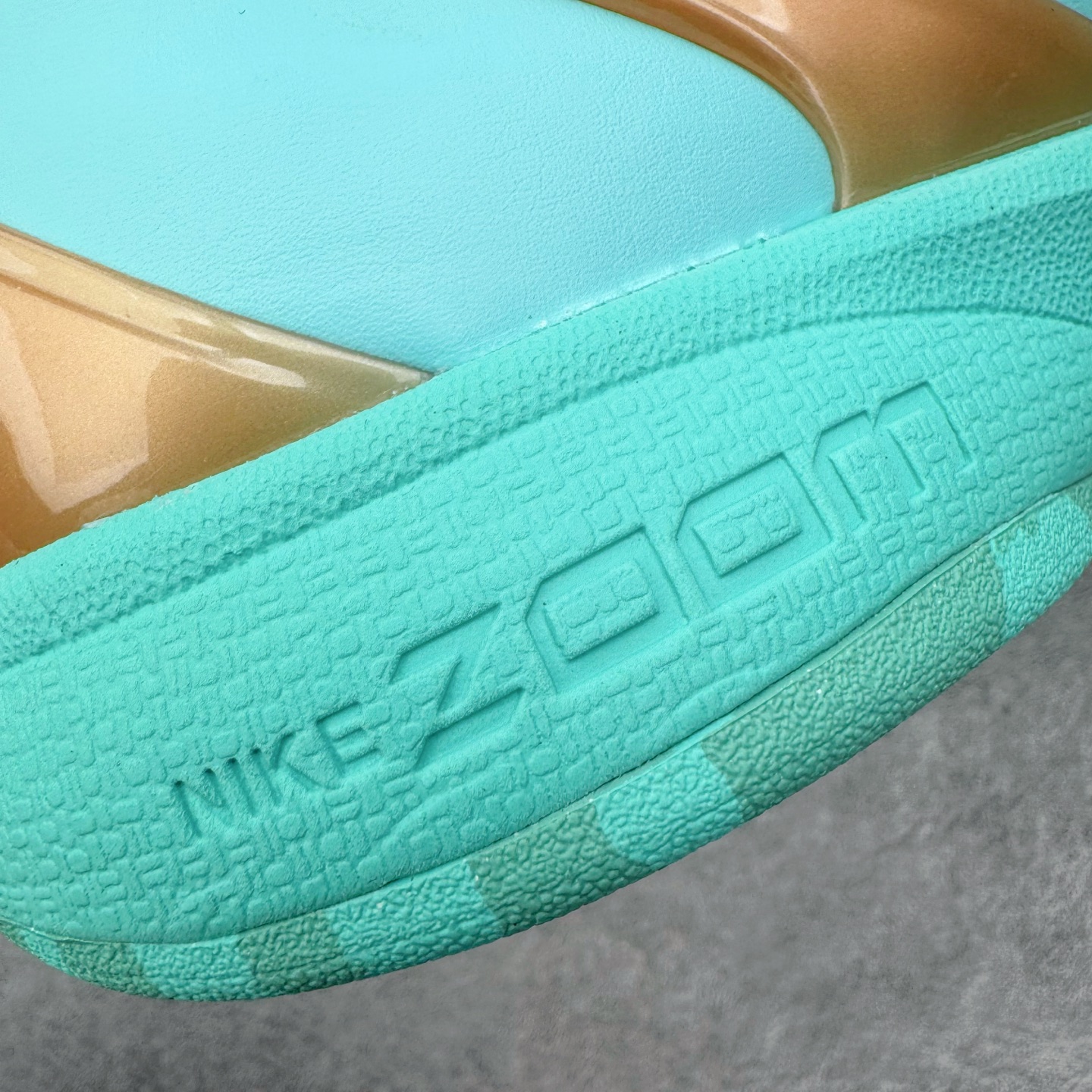 GX Kobe6  前掌Zoom Turbo 气垫 后掌EVA缓震 低筒 球鞋 籃球鞋 實戰鞋 真碳板 男鞋 波鞋 自由女神 IO5774-300