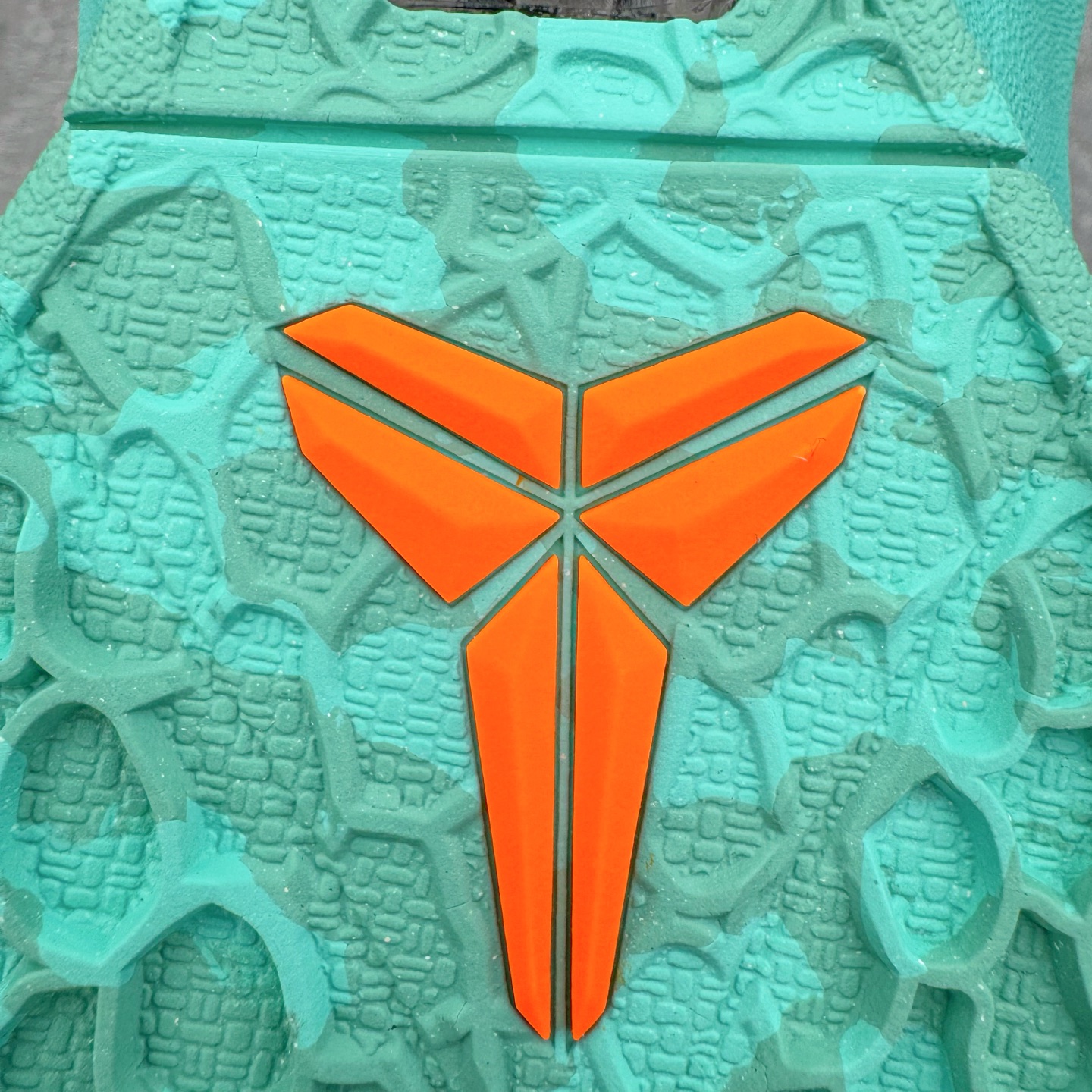 GX Kobe6  前掌Zoom Turbo 气垫 后掌EVA缓震 低筒 球鞋 籃球鞋 實戰鞋 真碳板 男鞋 波鞋 自由女神 IO5774-300