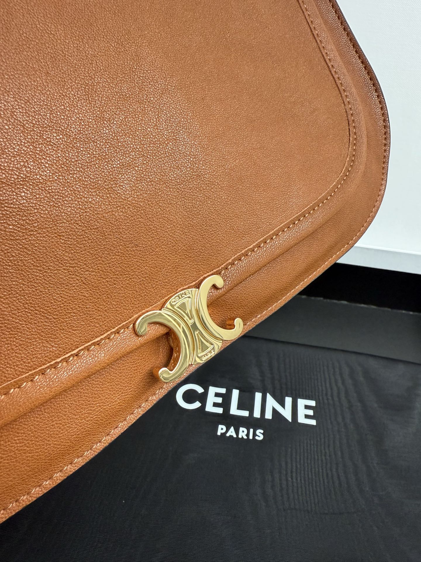 34CM CELINE Triomphe Besace 赛琳 托特包 手提包 单肩包 斜挎包 褐色123632T88-GFY5