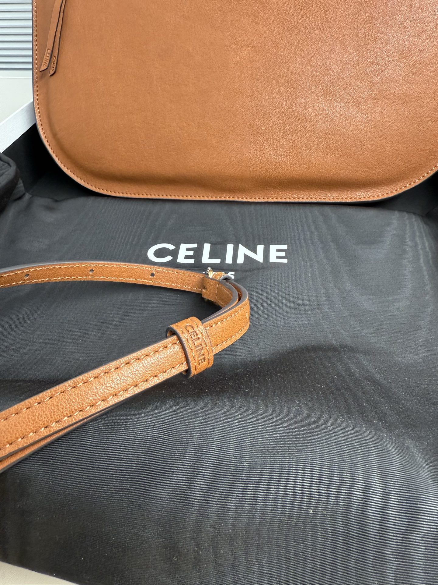 34CM CELINE Triomphe Besace 赛琳 托特包 手提包 单肩包 斜挎包 褐色123632T88-GFY5