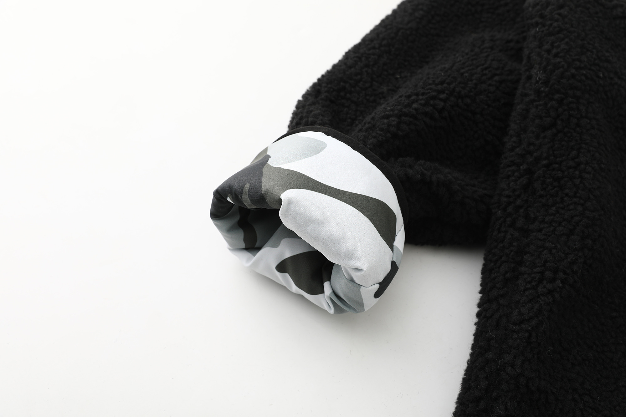 Supreme POLARTEC 联名款 FW25 WEEK8 Polartec Shearling Reversible Pullover 双面穿羊羔毛半拉链套头外套  凤搂 男女同款 黑色 绿色 粉色 树枝迷彩