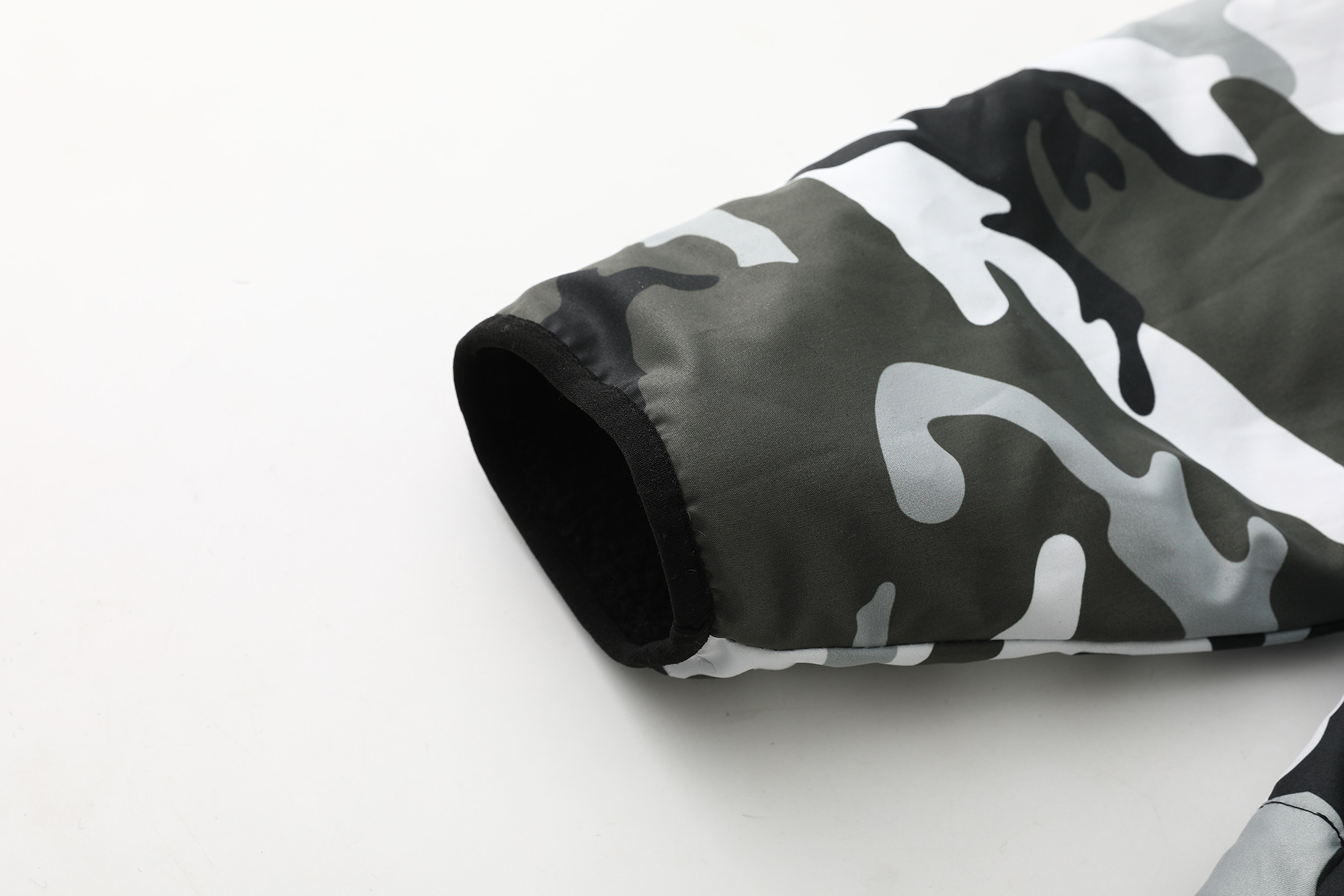 Supreme POLARTEC 联名款 FW25 WEEK8 Polartec Shearling Reversible Pullover 双面穿羊羔毛半拉链套头外套  凤搂 男女同款 黑色 绿色 粉色 树枝迷彩