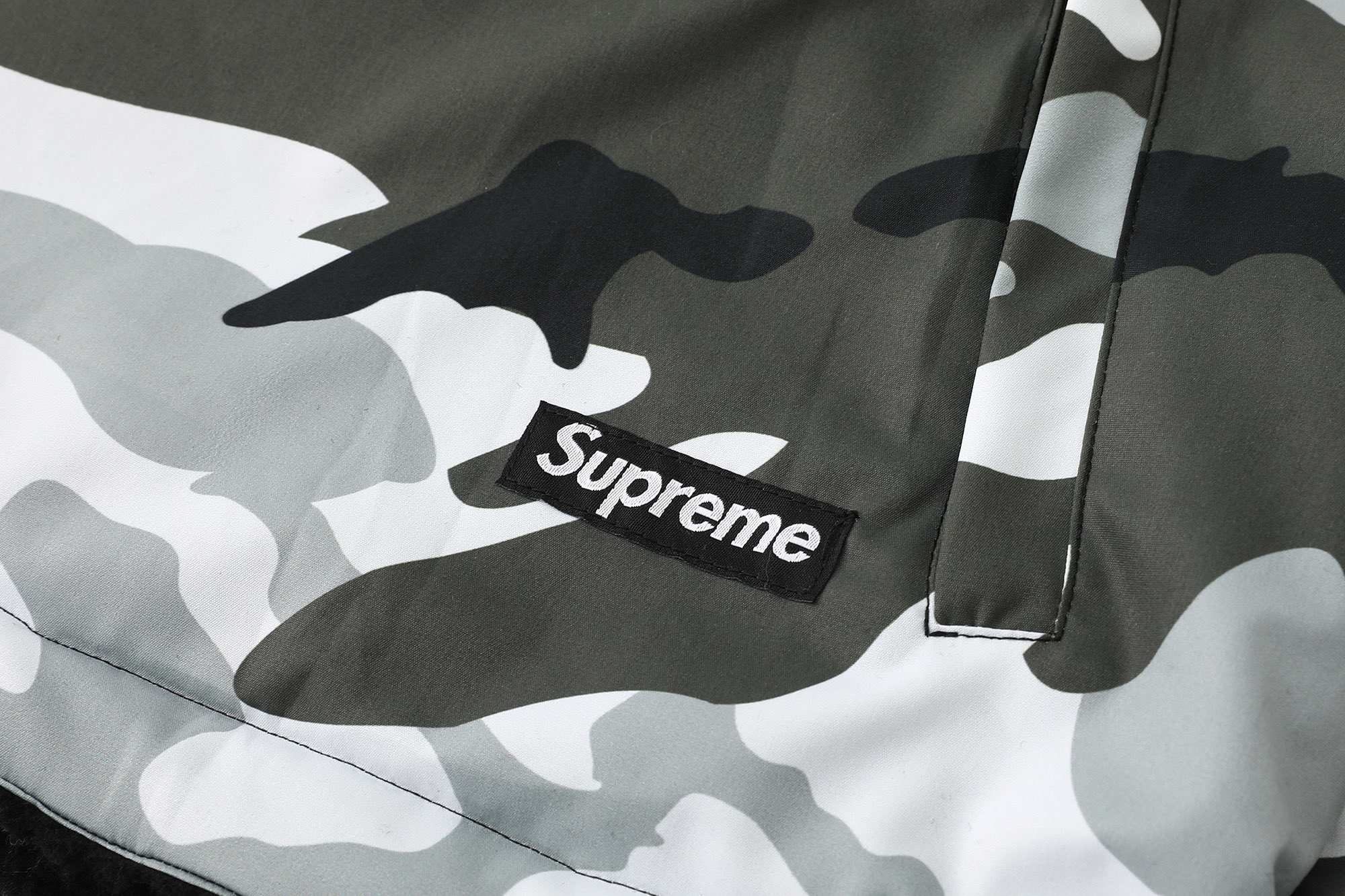 Supreme POLARTEC 联名款 FW25 WEEK8 Polartec Shearling Reversible Pullover 双面穿羊羔毛半拉链套头外套  凤搂 男女同款 黑色 绿色 粉色 树枝迷彩