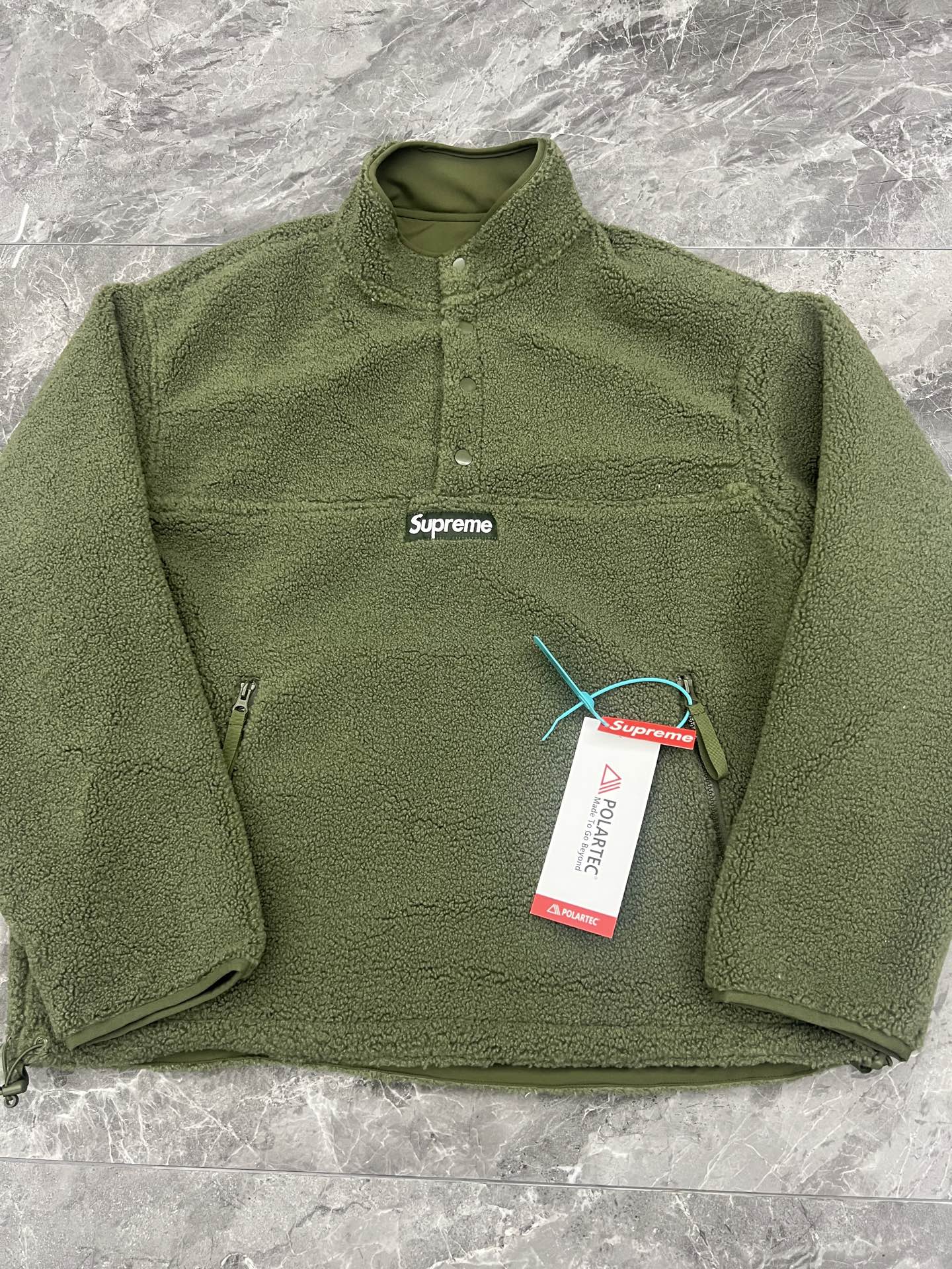 Supreme POLARTEC 联名款 FW25 WEEK8 Polartec Shearling Reversible Pullover 双面穿羊羔毛半拉链套头外套  凤搂 男女同款 黑色 绿色 粉色 树枝迷彩