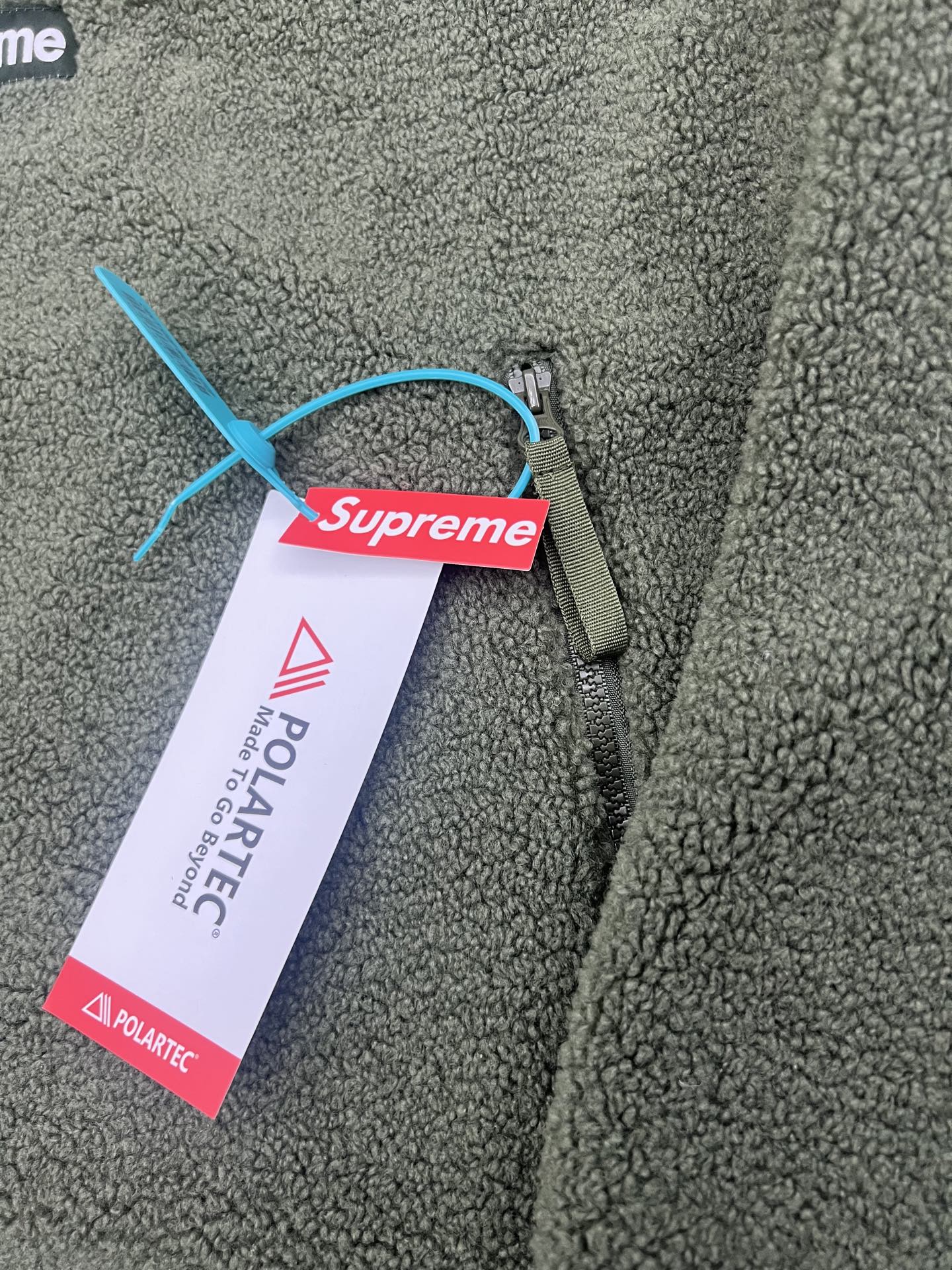 Supreme POLARTEC 联名款 FW25 WEEK8 Polartec Shearling Reversible Pullover 双面穿羊羔毛半拉链套头外套  凤搂 男女同款 黑色 绿色 粉色 树枝迷彩