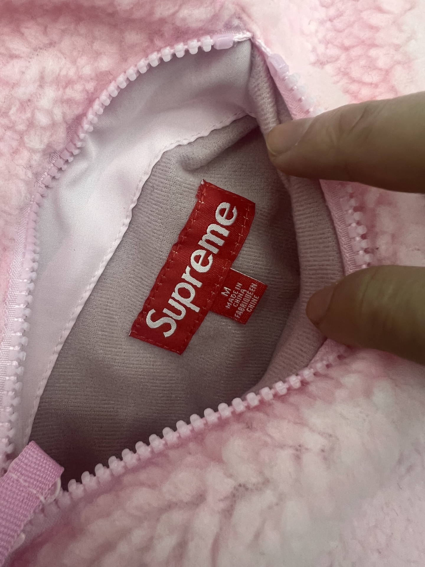 Supreme POLARTEC 联名款 FW25 WEEK8 Polartec Shearling Reversible Pullover 双面穿羊羔毛半拉链套头外套  凤搂 男女同款 黑色 绿色 粉色 树枝迷彩
