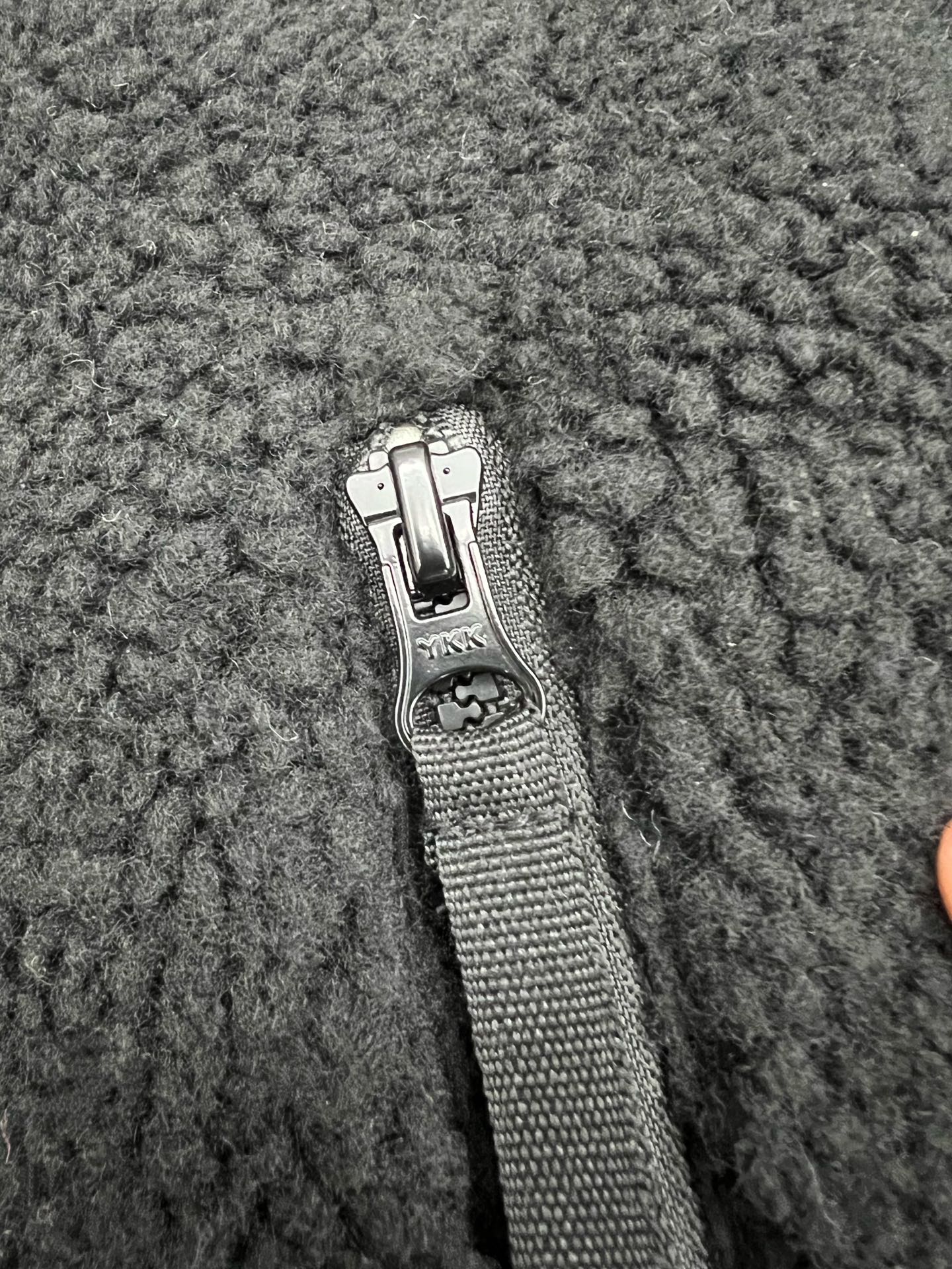 Supreme POLARTEC 联名款 FW25 WEEK8 Polartec Shearling Reversible Pullover 双面穿羊羔毛半拉链套头外套  凤搂 男女同款 黑色 绿色 粉色 树枝迷彩