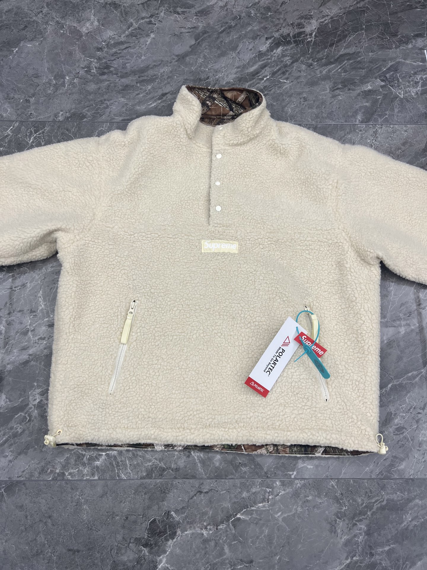 Supreme POLARTEC 联名款 FW25 WEEK8 Polartec Shearling Reversible Pullover 双面穿羊羔毛半拉链套头外套  凤搂 男女同款 黑色 绿色 粉色 树枝迷彩