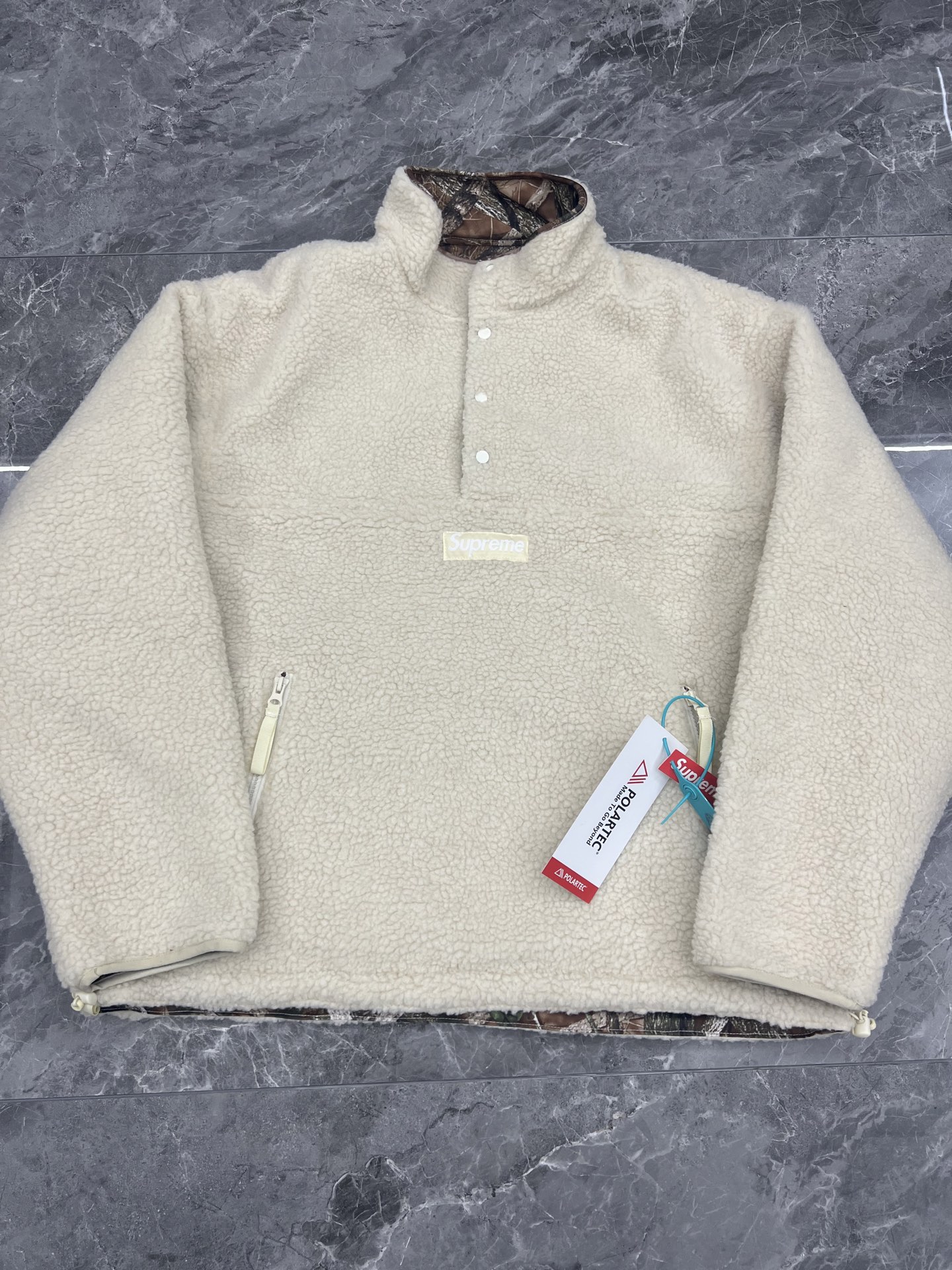 Supreme POLARTEC 联名款 FW25 WEEK8 Polartec Shearling Reversible Pullover 双面穿羊羔毛半拉链套头外套  凤搂 男女同款 黑色 绿色 粉色 树枝迷彩