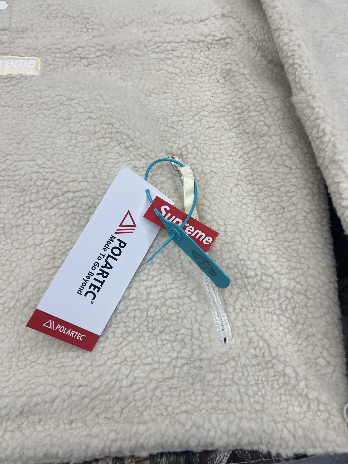 Supreme POLARTEC 联名款 FW25 WEEK8 Polartec Shearling Reversible Pullover 双面穿羊羔毛半拉链套头外套  凤搂 男女同款 黑色 绿色 粉色 树枝迷彩