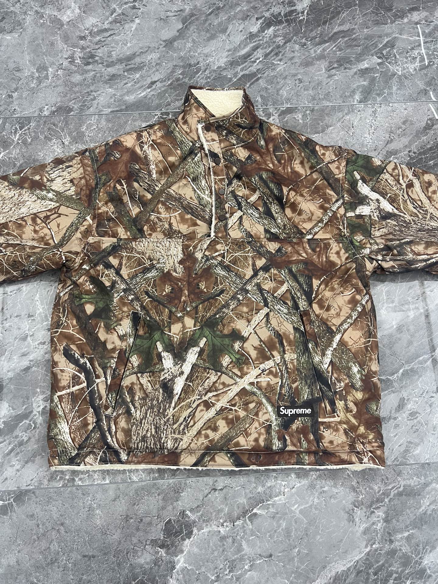 Supreme POLARTEC 联名款 FW25 WEEK8 Polartec Shearling Reversible Pullover 双面穿羊羔毛半拉链套头外套  凤搂 男女同款 黑色 绿色 粉色 树枝迷彩