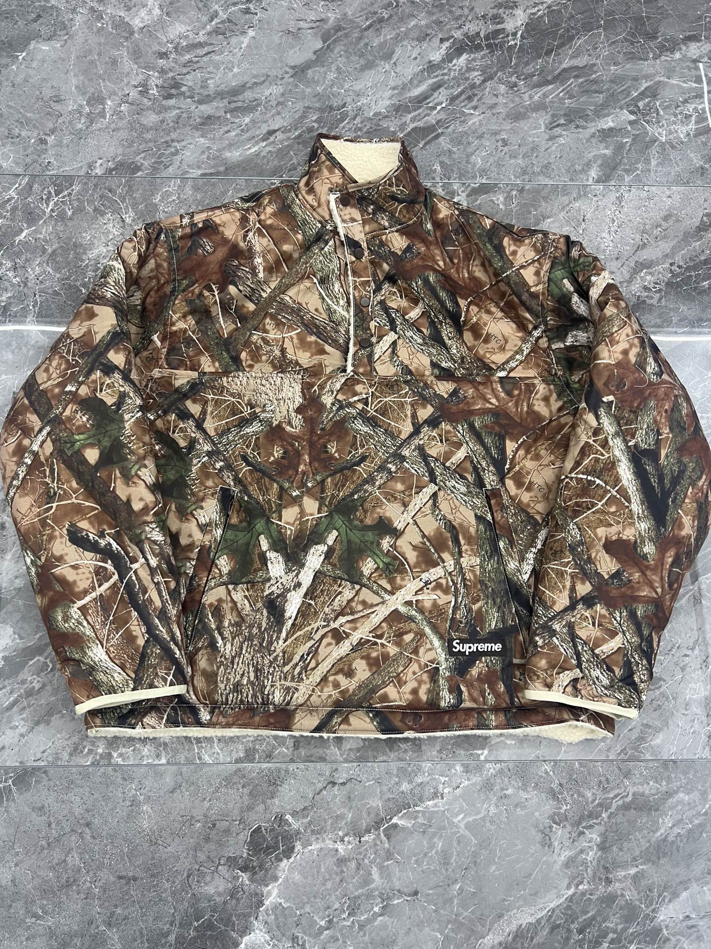 Supreme POLARTEC 联名款 FW25 WEEK8 Polartec Shearling Reversible Pullover 双面穿羊羔毛半拉链套头外套  凤搂 男女同款 黑色 绿色 粉色 树枝迷彩