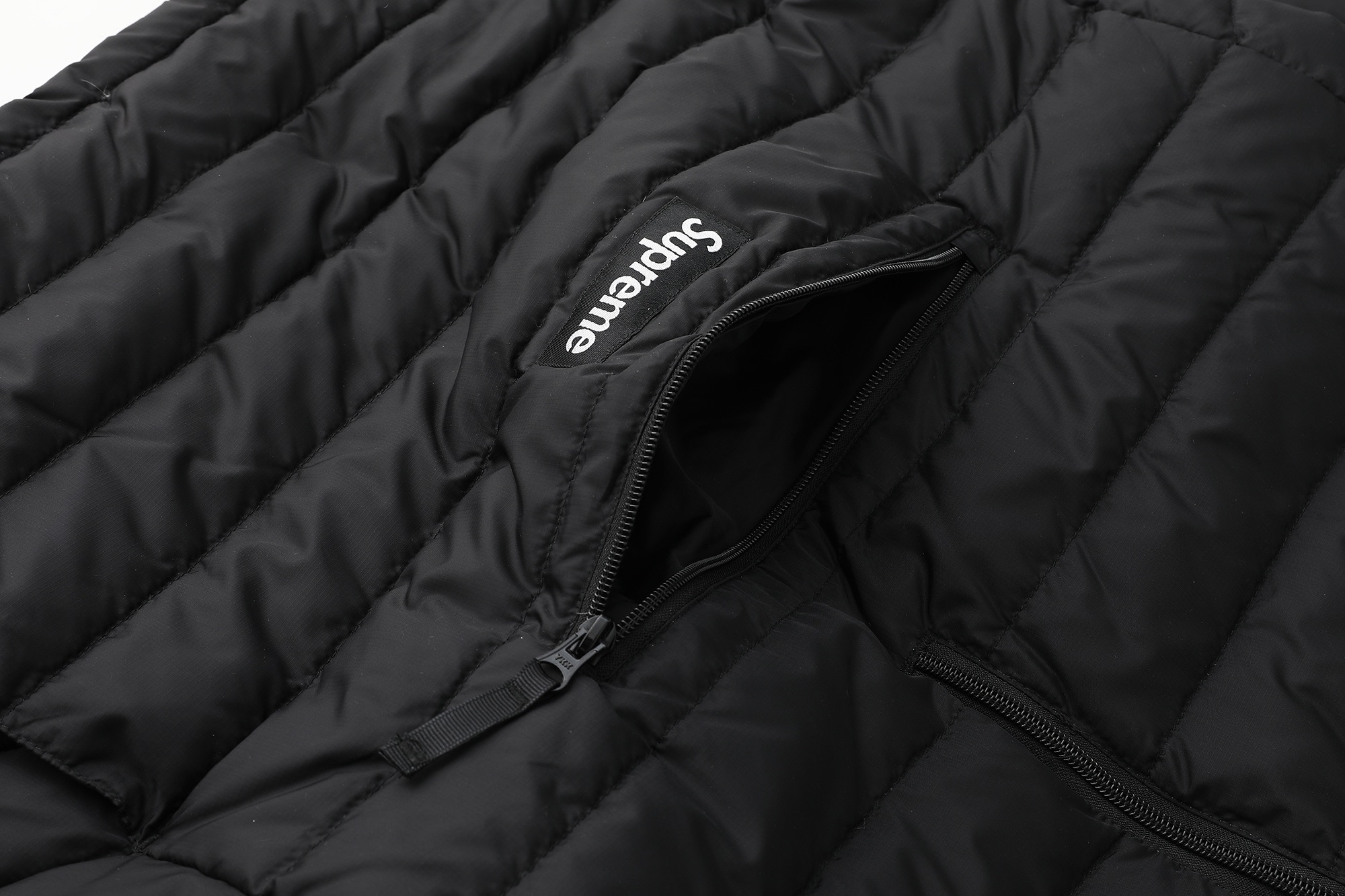 Supreme FW25 box logo WEEK6 Micro Down Half Zip Hooded Pullover 编织徽标标签半拉链袋鼠兜拉链连帽情侣冬季保暖轮胎羽绒服 凤搂 男女同款 