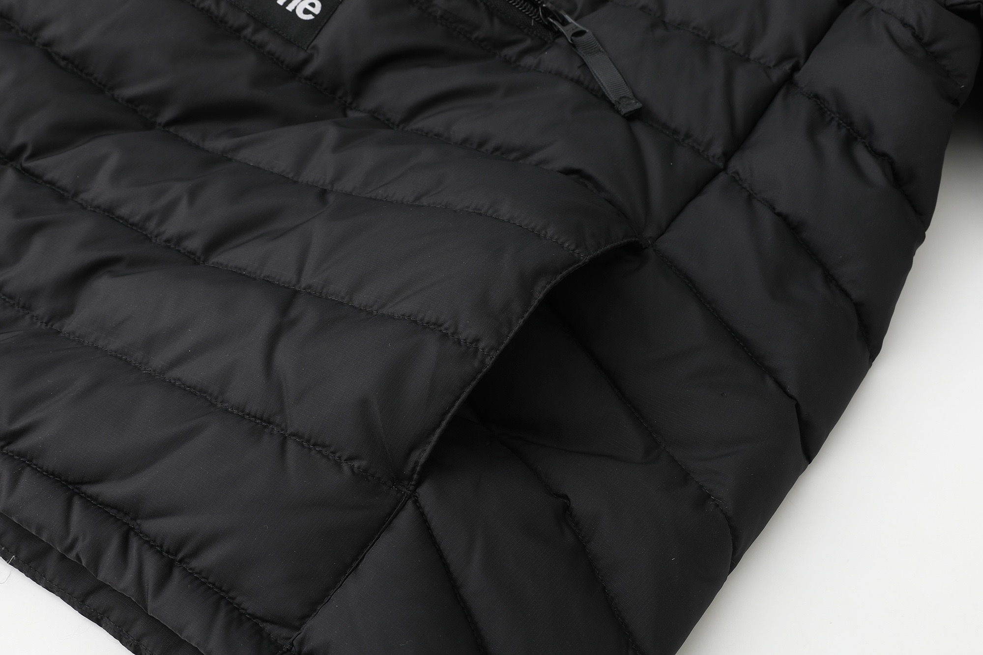 Supreme FW25 box logo WEEK6 Micro Down Half Zip Hooded Pullover 编织徽标标签半拉链袋鼠兜拉链连帽情侣冬季保暖轮胎羽绒服 凤搂 男女同款 