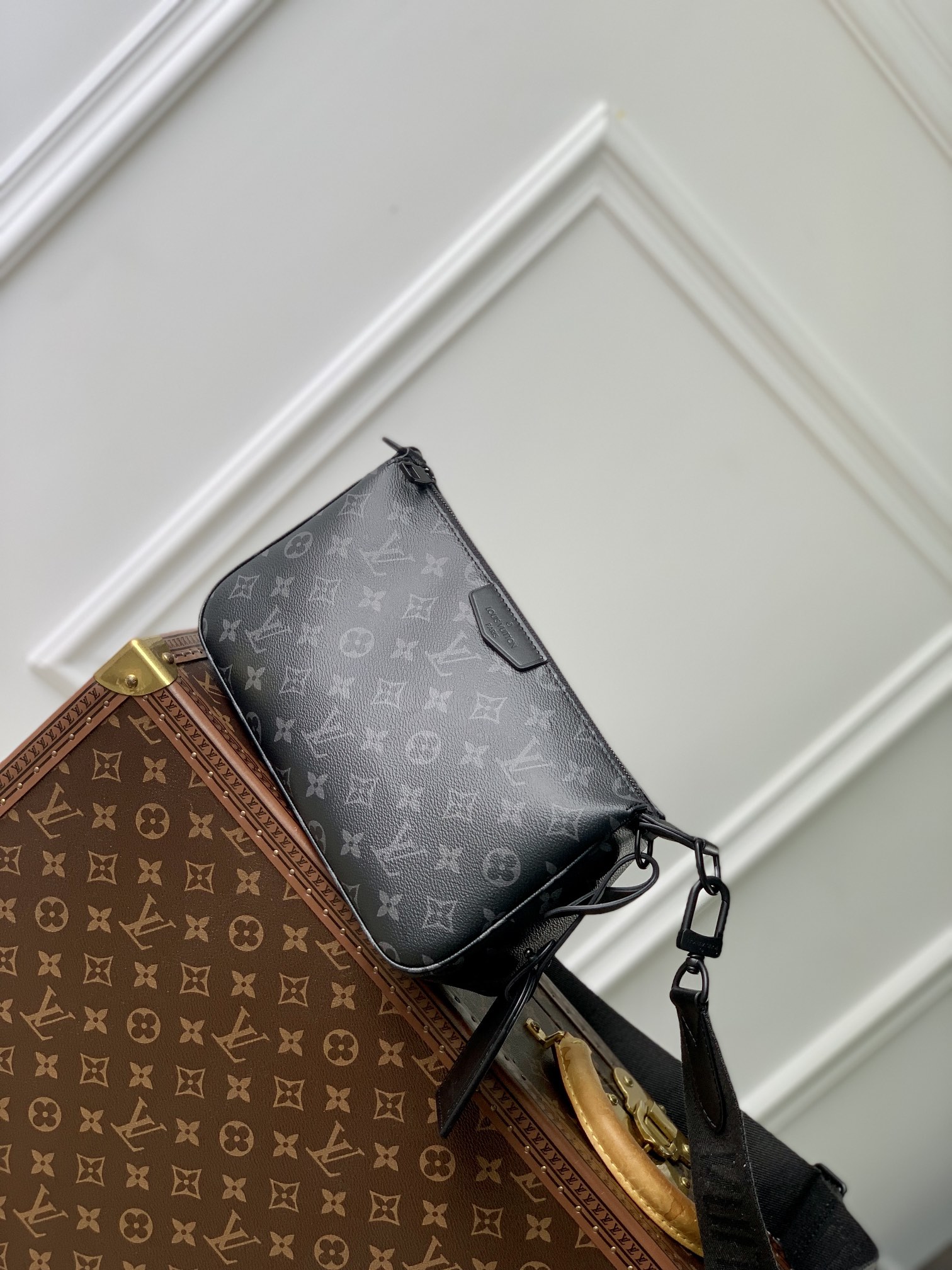 LOUIS VUITTON 路易威登 LV POCHETTE ACCESSOIRES  LV  字母微标 可拆卸肩带 皮革饰 斜挎包 单肩包F0  黑色 M11741