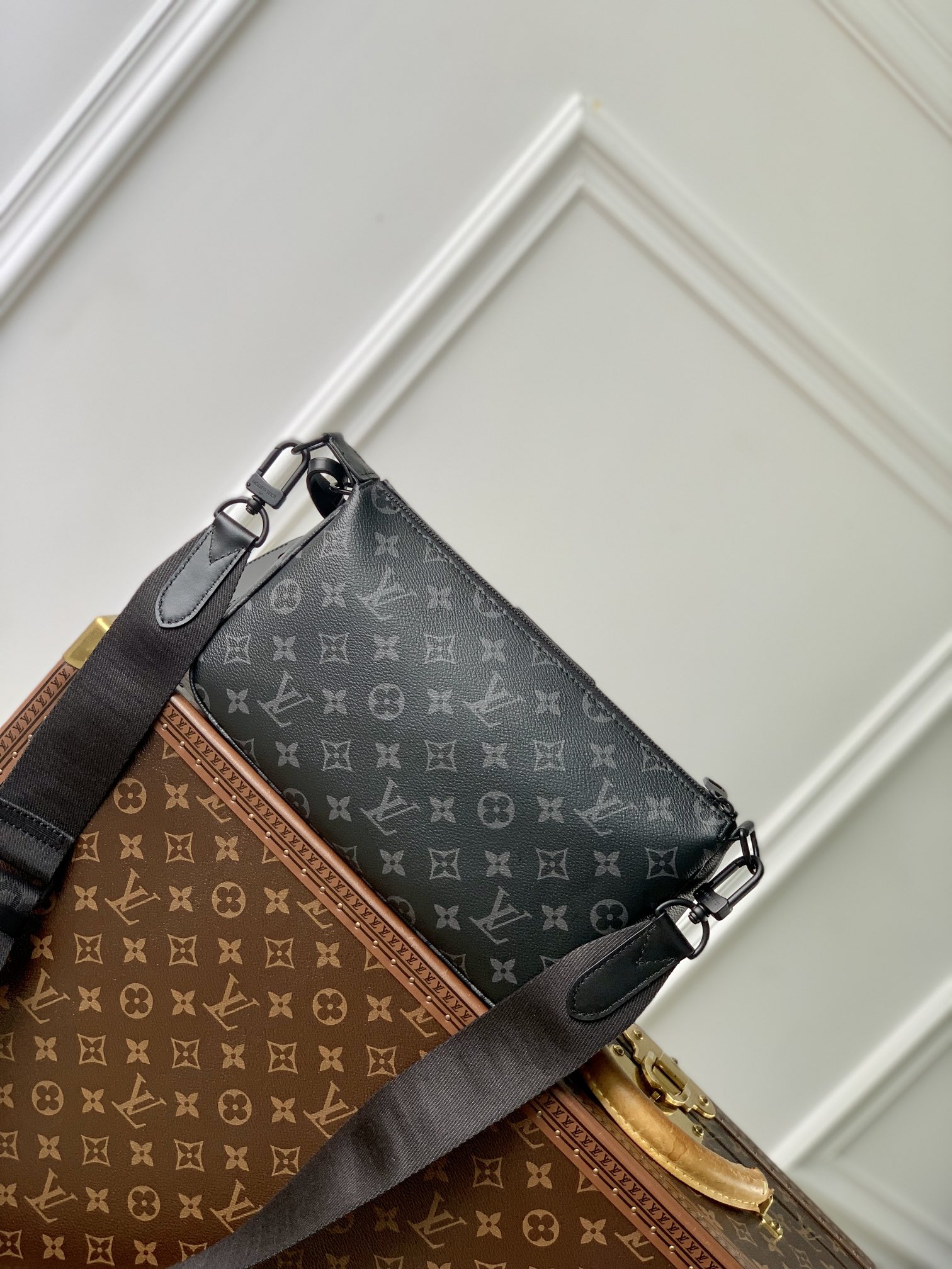 LOUIS VUITTON 路易威登 LV POCHETTE ACCESSOIRES  LV  字母微标 可拆卸肩带 皮革饰 斜挎包 单肩包F0  黑色 M11741