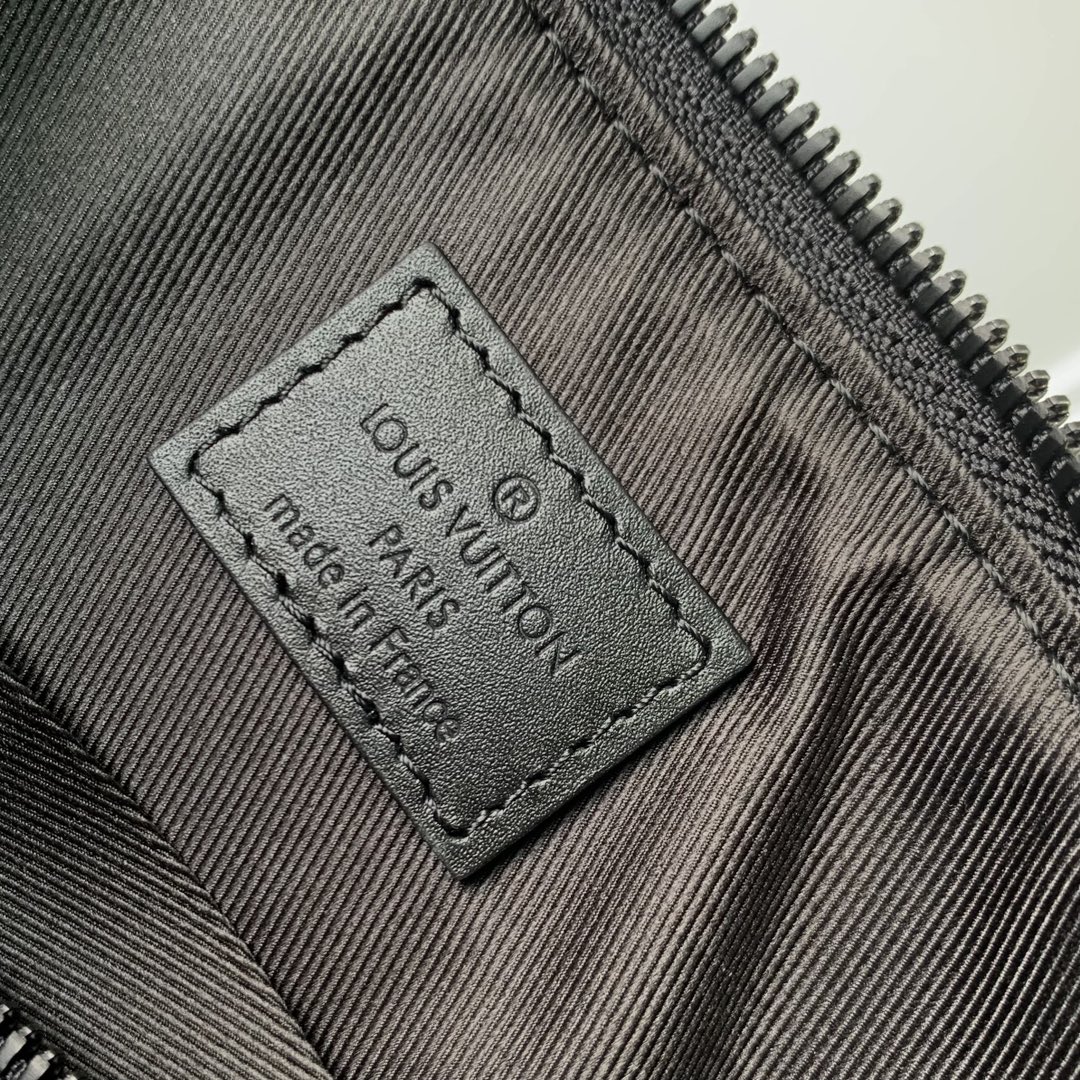 LOUIS VUITTON 路易威登 LV POCHETTE ACCESSOIRES  LV  字母微标 可拆卸肩带 皮革饰 斜挎包 单肩包F0  黑色 M11741