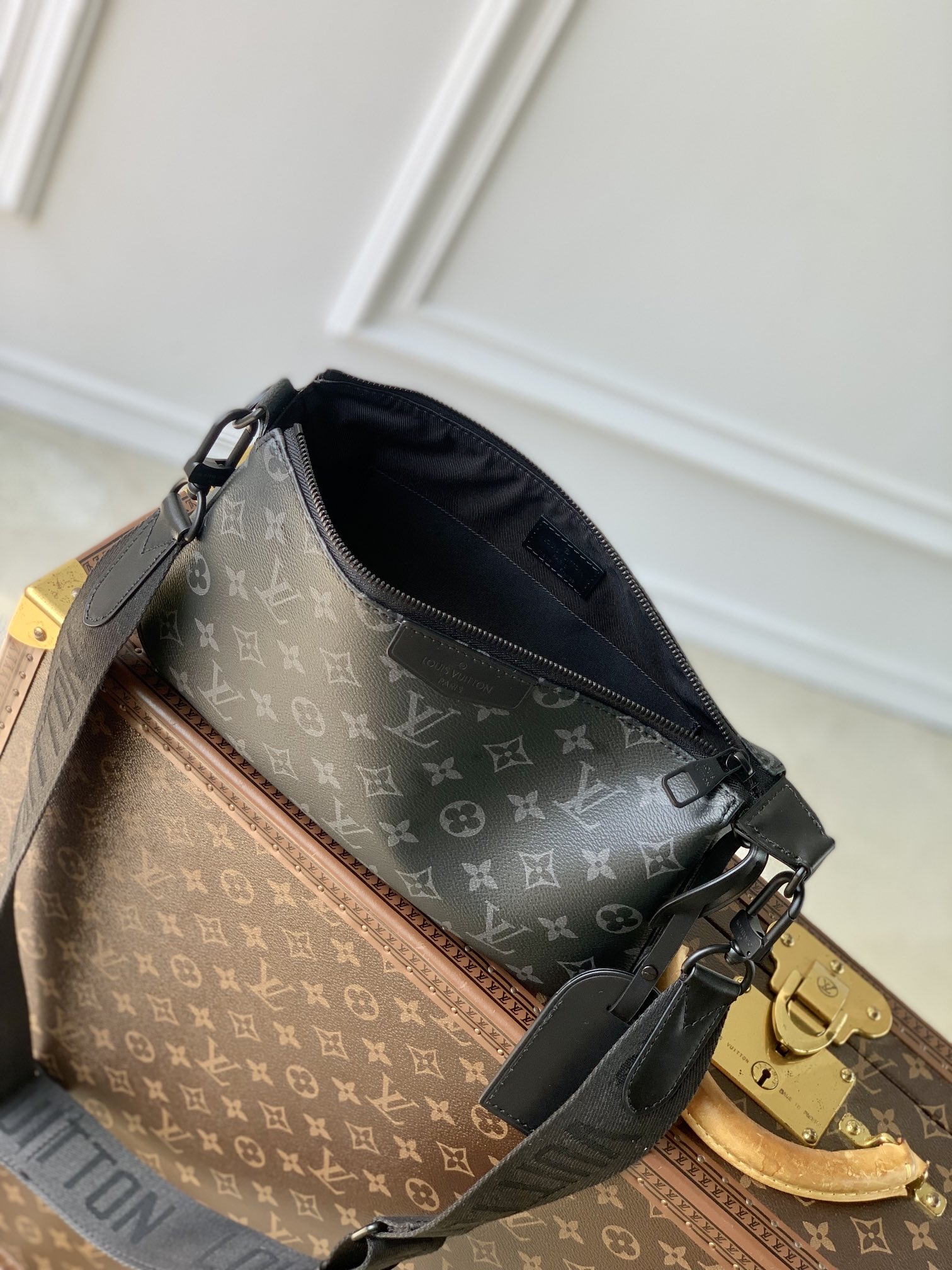 LOUIS VUITTON 路易威登 LV POCHETTE ACCESSOIRES  LV  字母微标 可拆卸肩带 皮革饰 斜挎包 单肩包F0  黑色 M11741