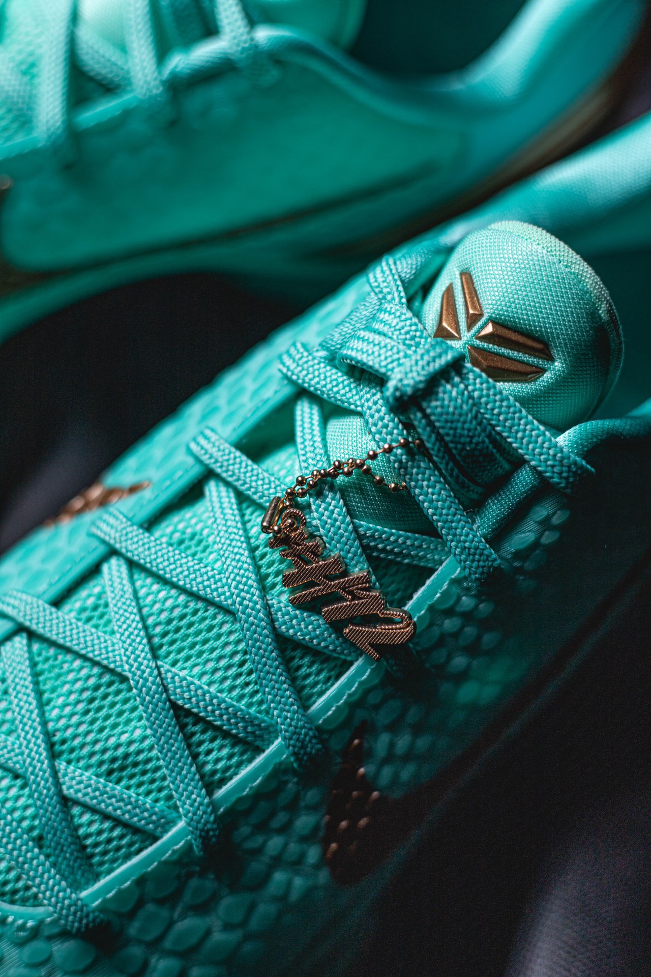 H12/KW  Jalen Brunson Kobe6  前掌Zoom Turbo 气垫 后掌EVA缓震 低筒 球鞋 籃球鞋 實戰鞋 真碳板 男鞋 波鞋 自由女神 IO5774-300