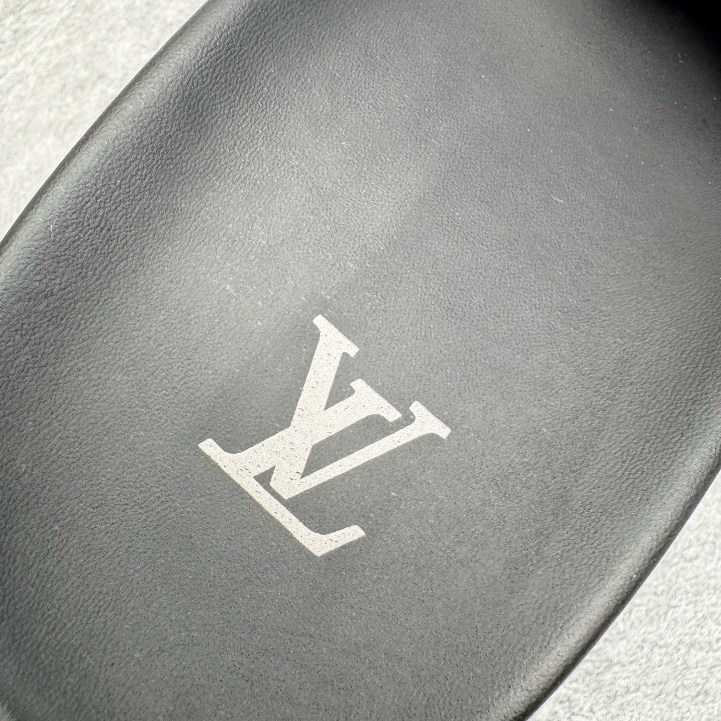 LV拖鞋 Louis Vuitton  MiaMi 路易威登 包头 时尚凉拖 室内外休闲鞋 老花 黑色 1AIXCQ