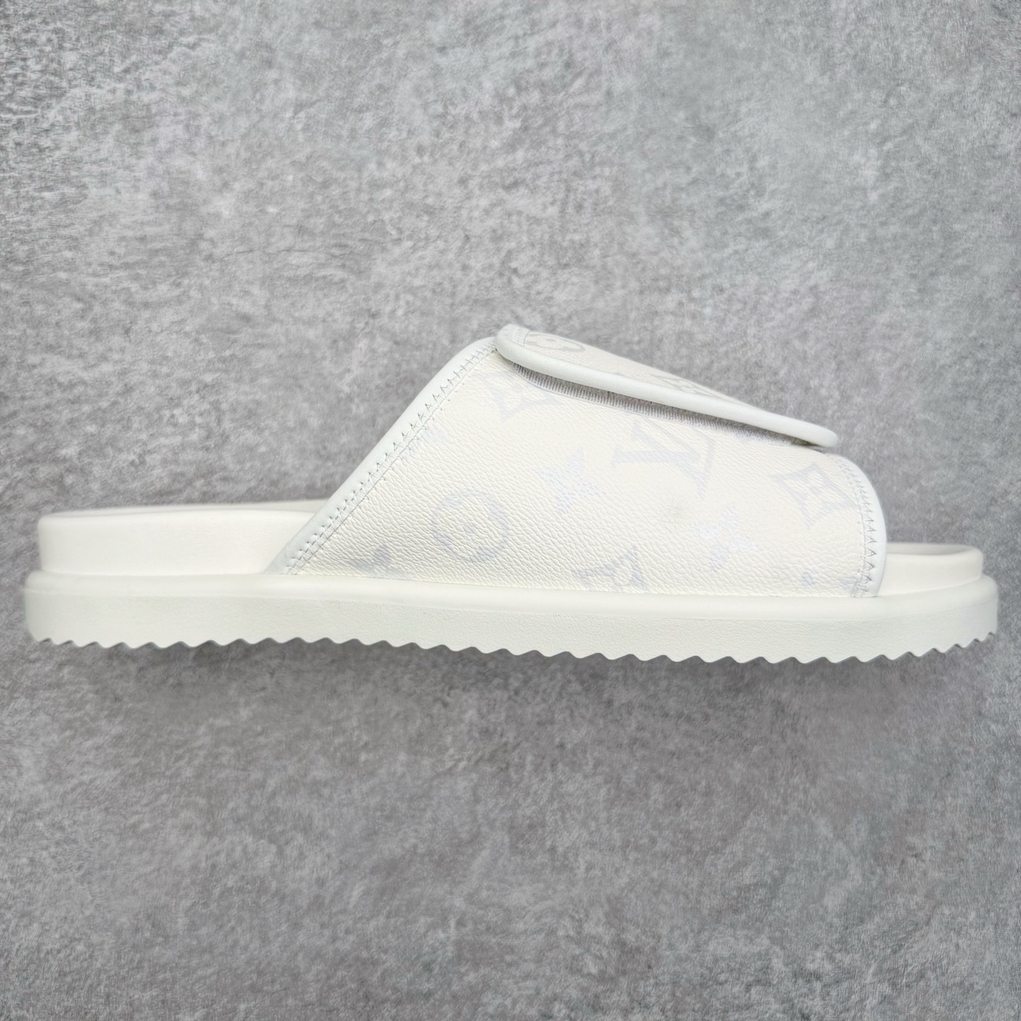 LV拖鞋 Louis Vuitton  MiaMi 路易威登 包头 时尚凉拖 室内外休闲鞋 老花 白色 1AIXCQ