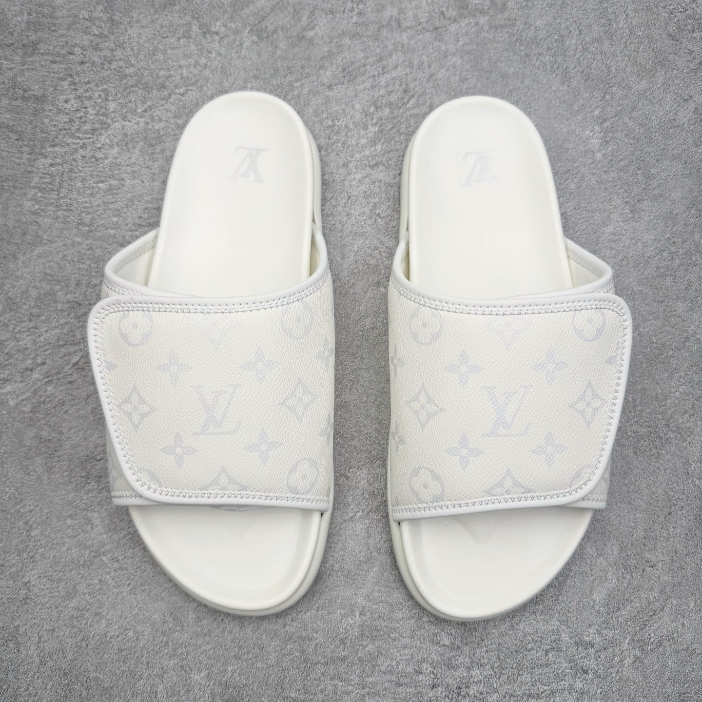 LV拖鞋 Louis Vuitton  MiaMi 路易威登 包头 时尚凉拖 室内外休闲鞋 老花 白色 1AIXCQ