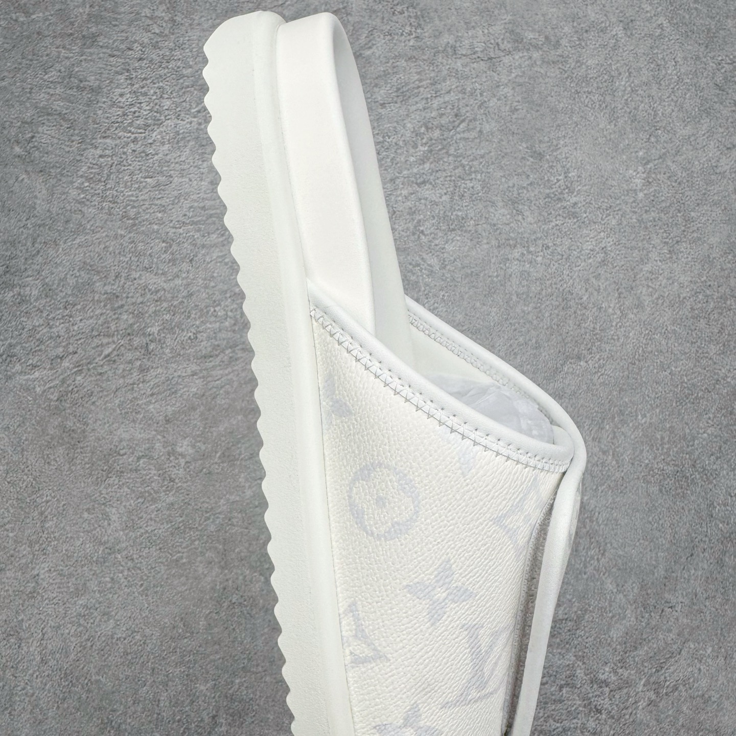 LV拖鞋 Louis Vuitton  MiaMi 路易威登 包头 时尚凉拖 室内外休闲鞋 老花 白色 1AIXCQ