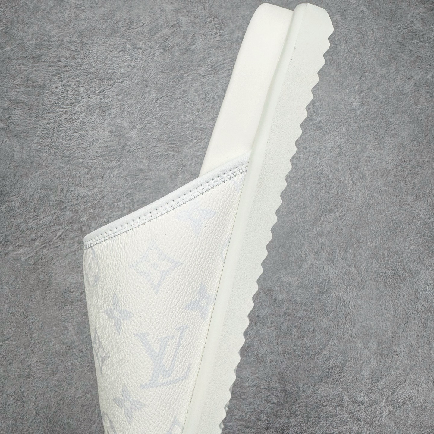 LV拖鞋 Louis Vuitton  MiaMi 路易威登 包头 时尚凉拖 室内外休闲鞋 老花 白色 1AIXCQ